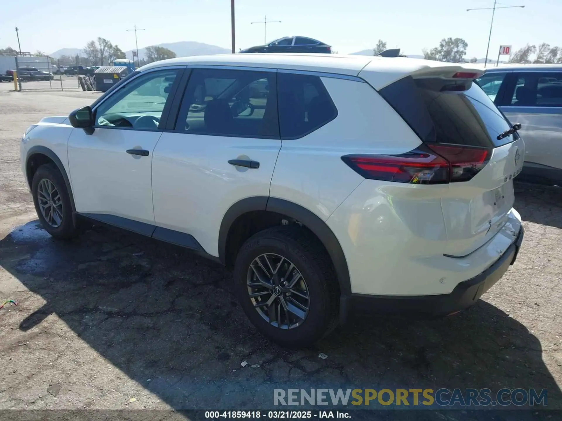 3 fotografías del automóvil dañado 5N1BT3AA3RC688415 NISSAN ROGUE 2024