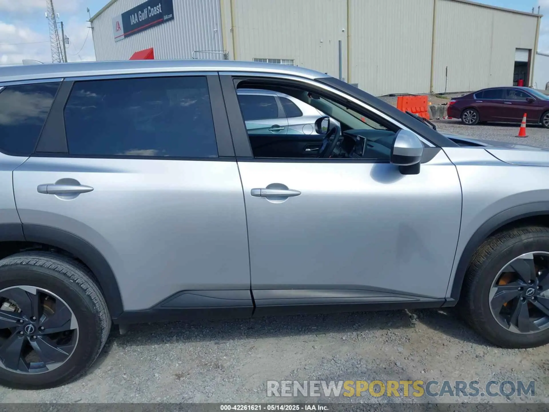 13 fotografías del automóvil dañado 5N1BT3BA3RC711402 NISSAN ROGUE 2024