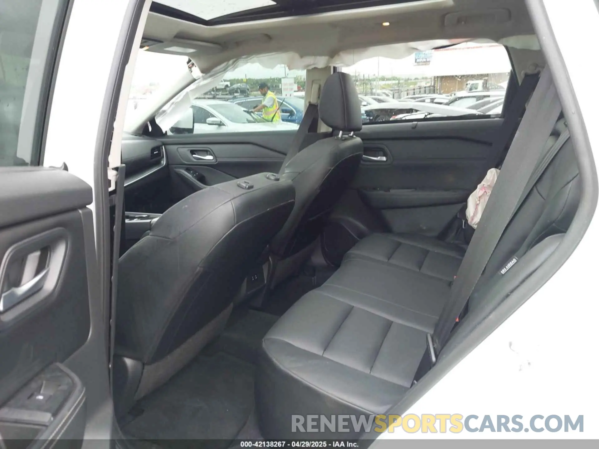 8 fotografías del automóvil dañado 5N1BT3BA8RC744847 NISSAN ROGUE 2024