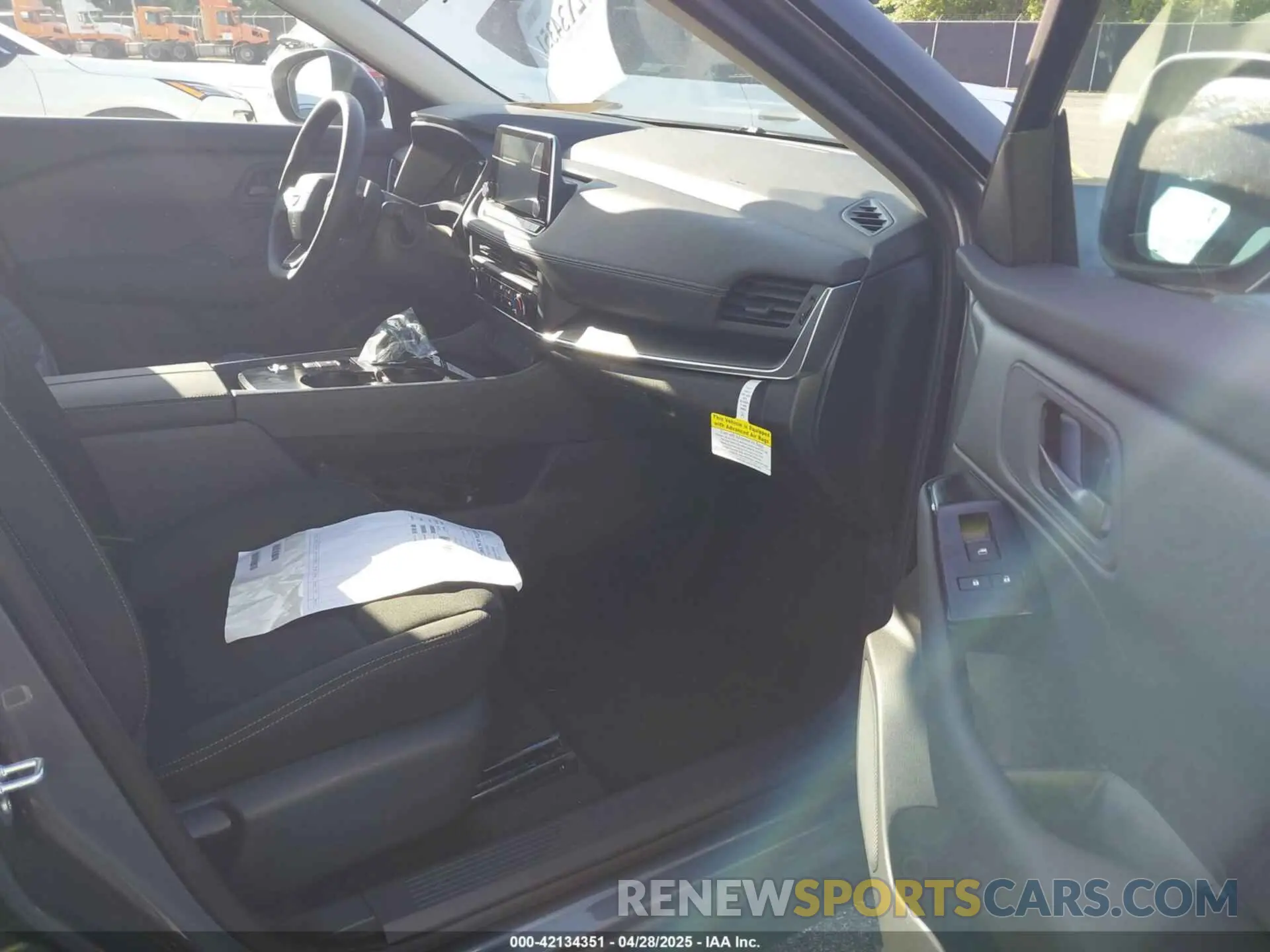5 fotografías del automóvil dañado 5N1BT3AA6SC850172 NISSAN ROGUE 2025