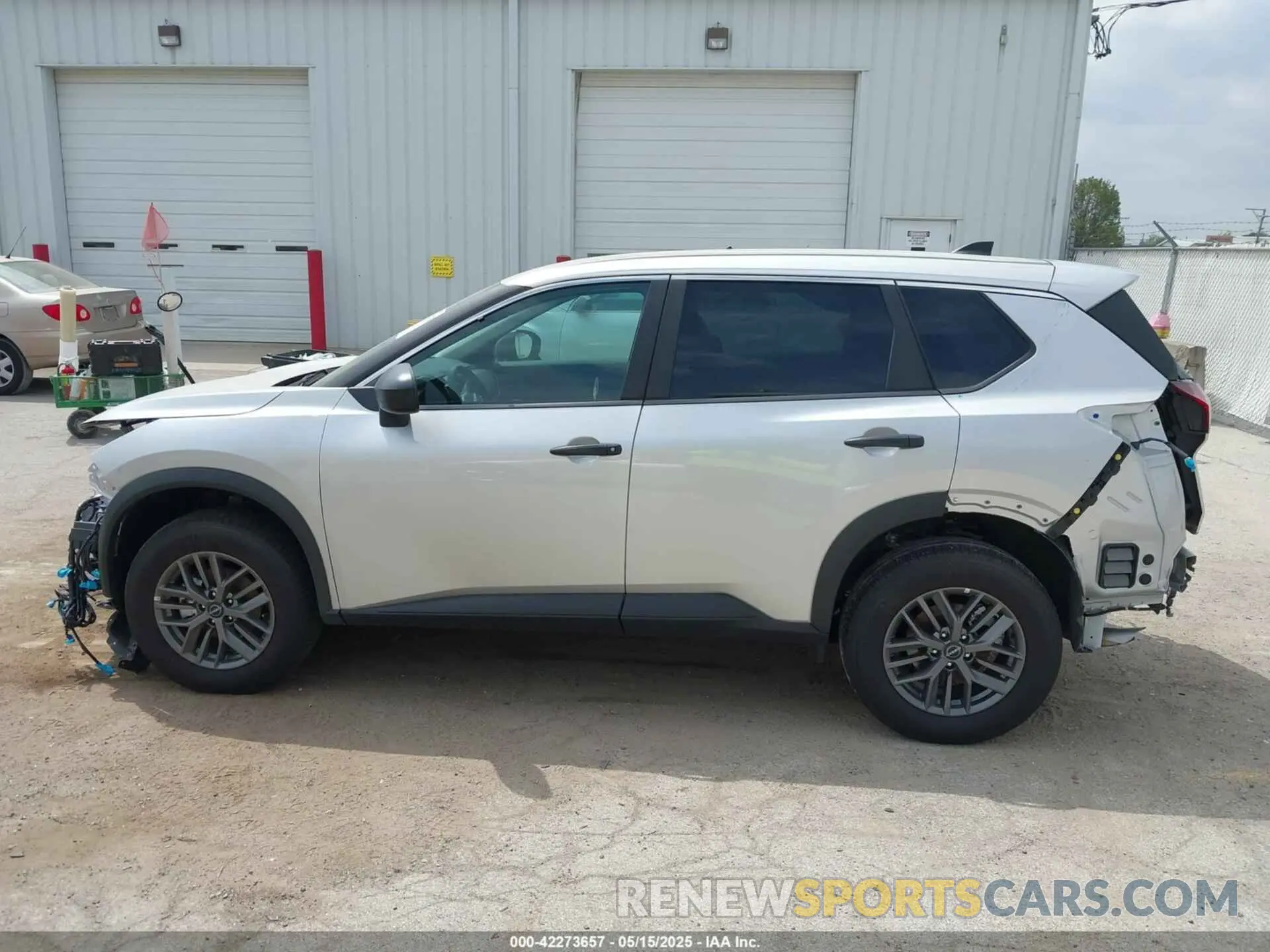 14 fotografías del automóvil dañado 5N1BT3AB4SC834268 NISSAN ROGUE 2025