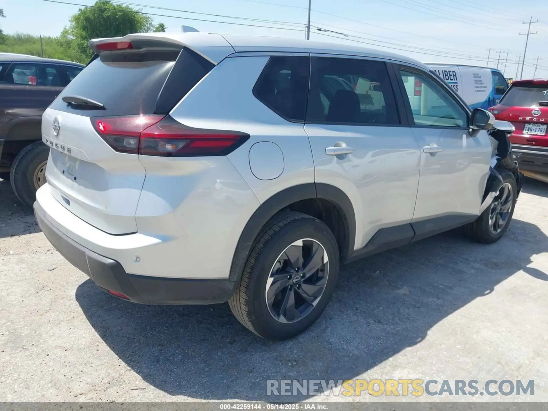 4 fotografías del automóvil dañado 5N1BT3BA1SC817949 NISSAN ROGUE 2025