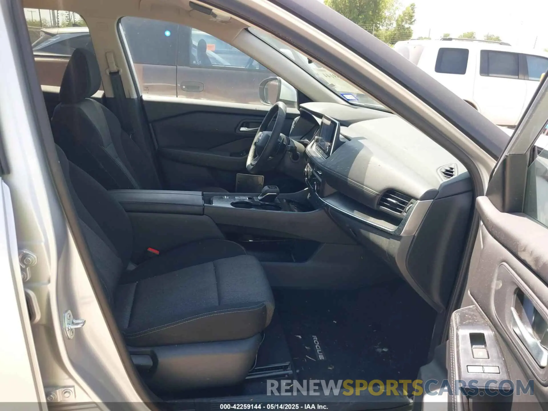 5 fotografías del automóvil dañado 5N1BT3BA1SC817949 NISSAN ROGUE 2025