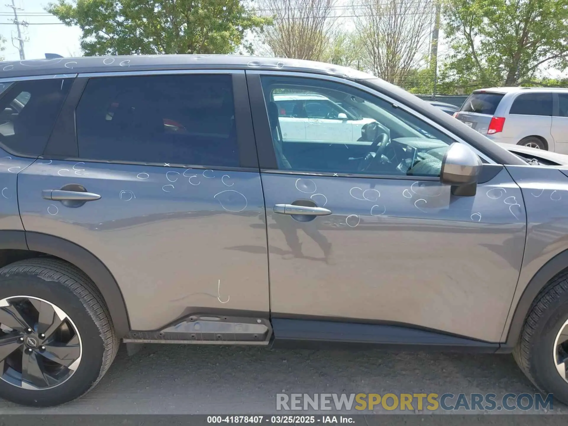 13 fotografías del automóvil dañado 5N1BT3BA3SC765904 NISSAN ROGUE 2025