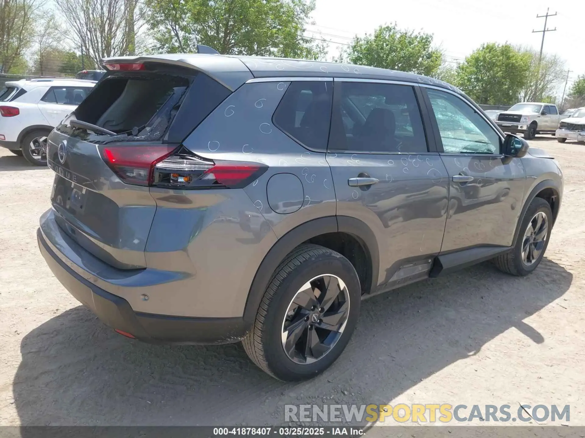 4 fotografías del automóvil dañado 5N1BT3BA3SC765904 NISSAN ROGUE 2025