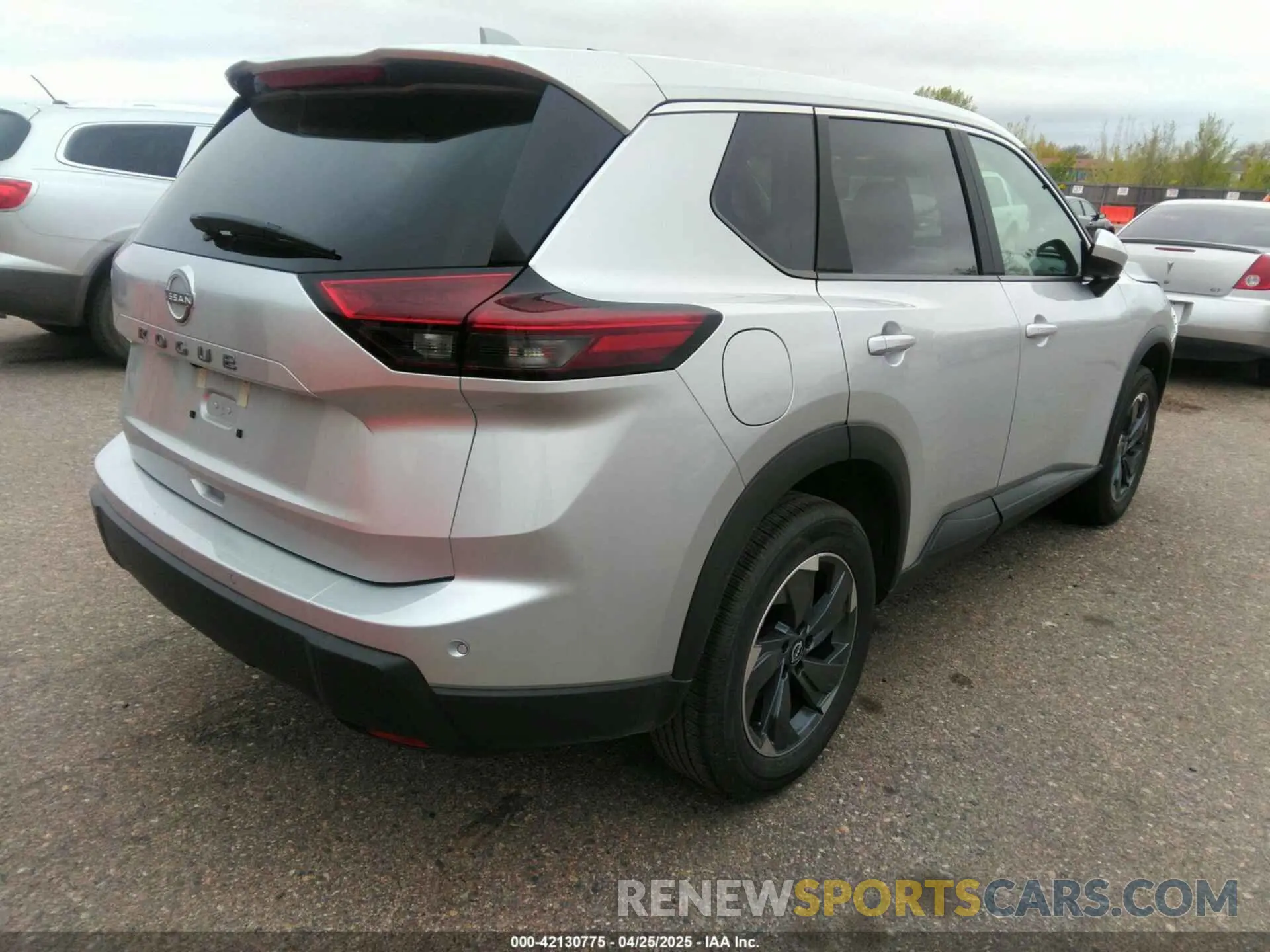 4 fotografías del automóvil dañado 5N1BT3BA5SC804363 NISSAN ROGUE 2025
