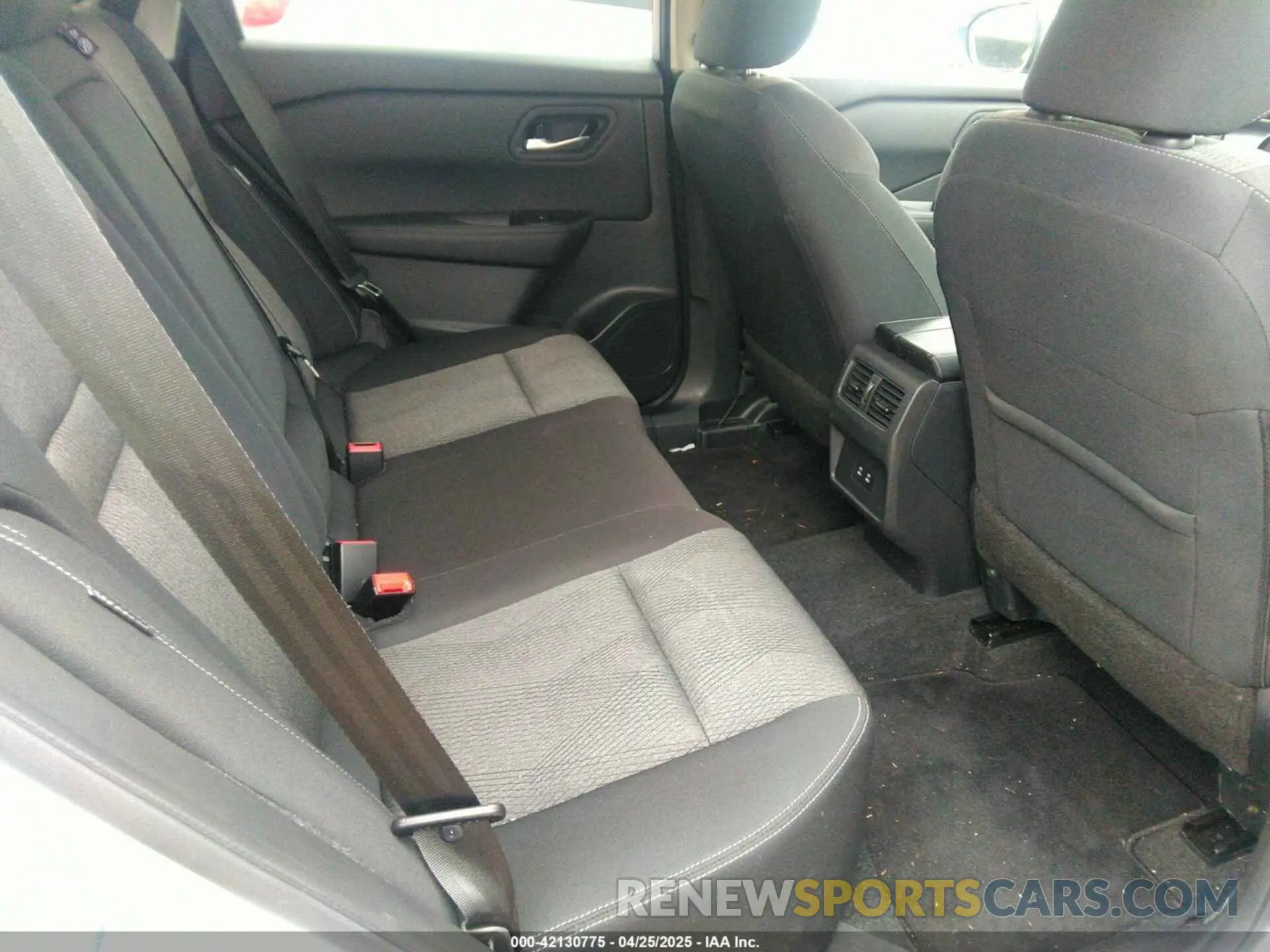 8 fotografías del automóvil dañado 5N1BT3BA5SC804363 NISSAN ROGUE 2025