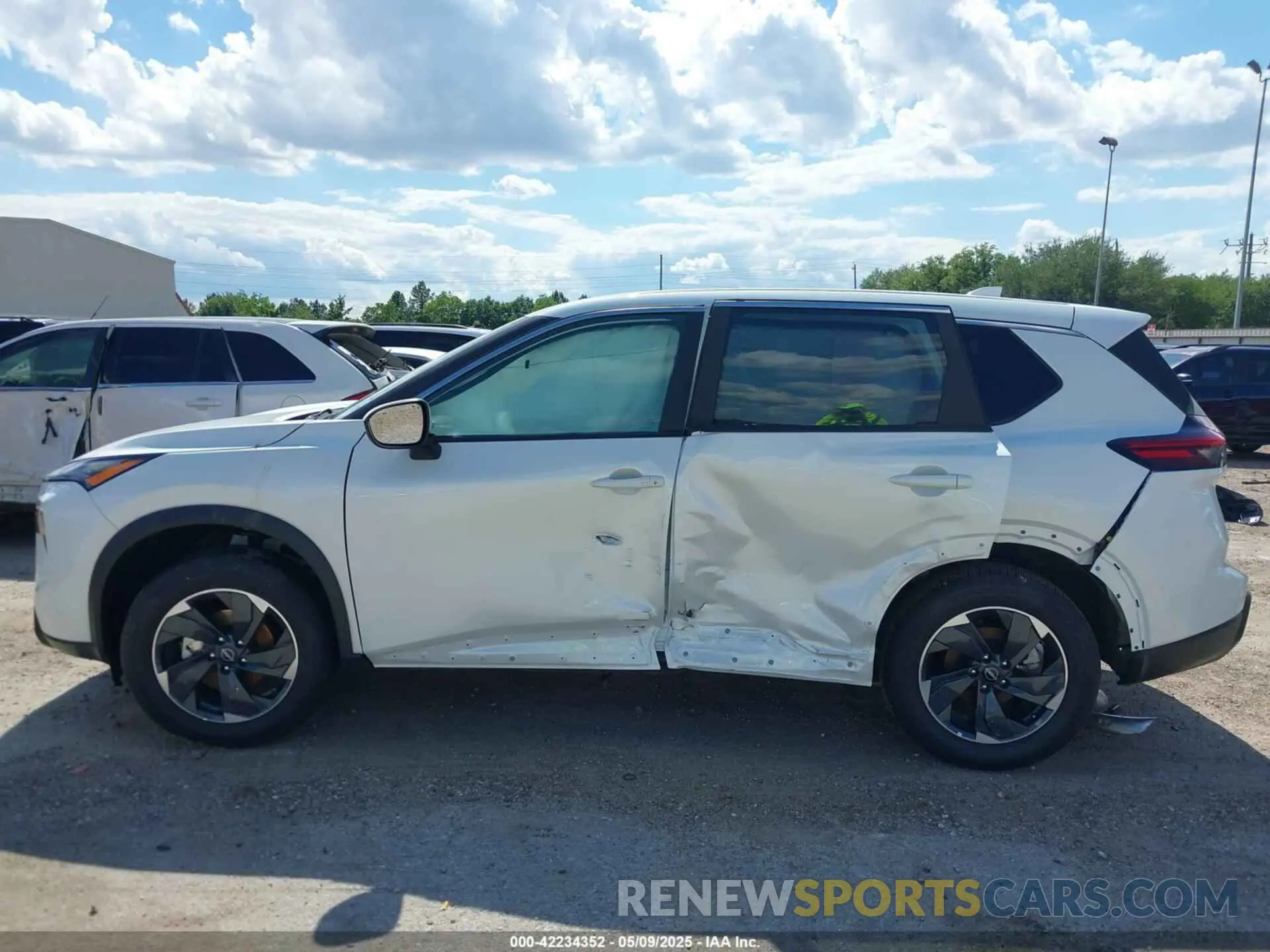 14 fotografías del automóvil dañado 5N1BT3BA5SC828212 NISSAN ROGUE 2025
