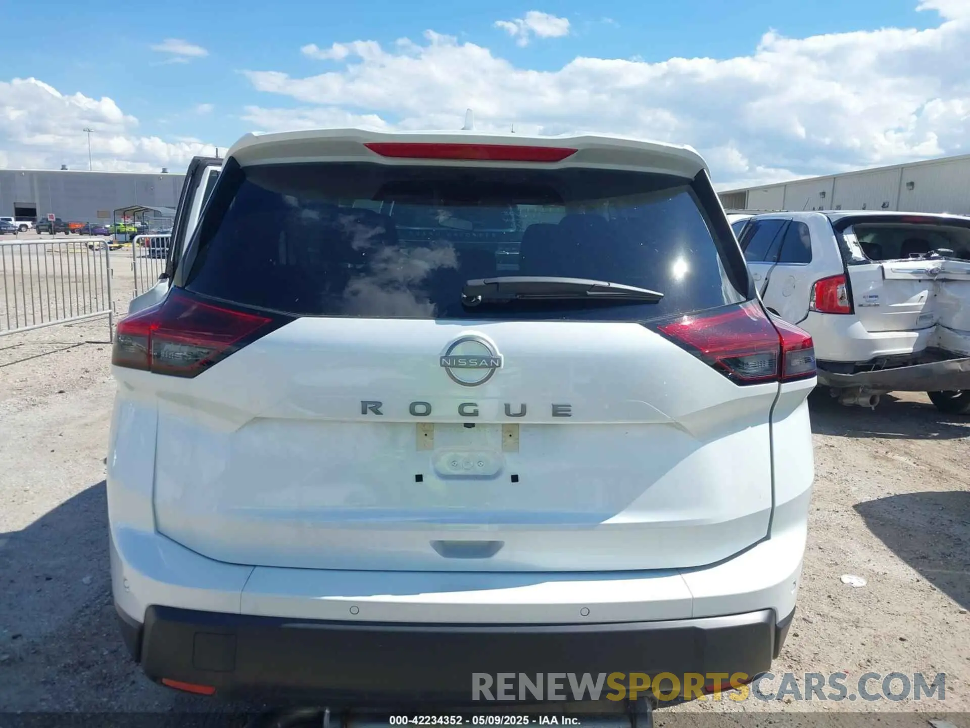 16 fotografías del automóvil dañado 5N1BT3BA5SC828212 NISSAN ROGUE 2025