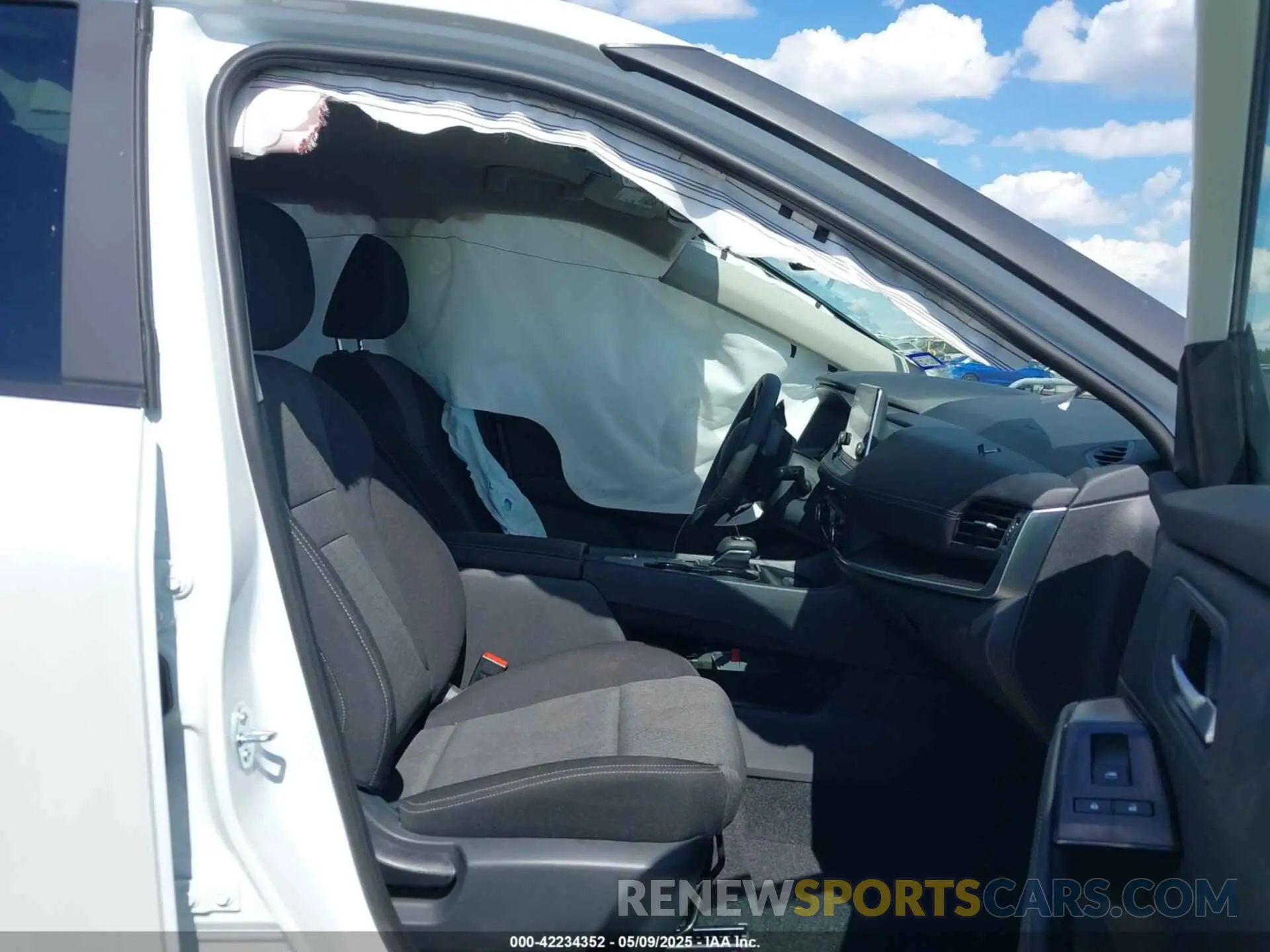 5 fotografías del automóvil dañado 5N1BT3BA5SC828212 NISSAN ROGUE 2025