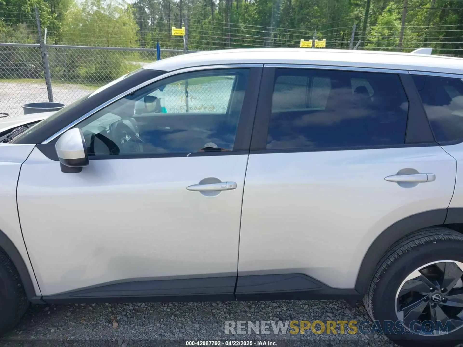 14 fotografías del automóvil dañado 5N1BT3BB0SC779476 NISSAN ROGUE 2025