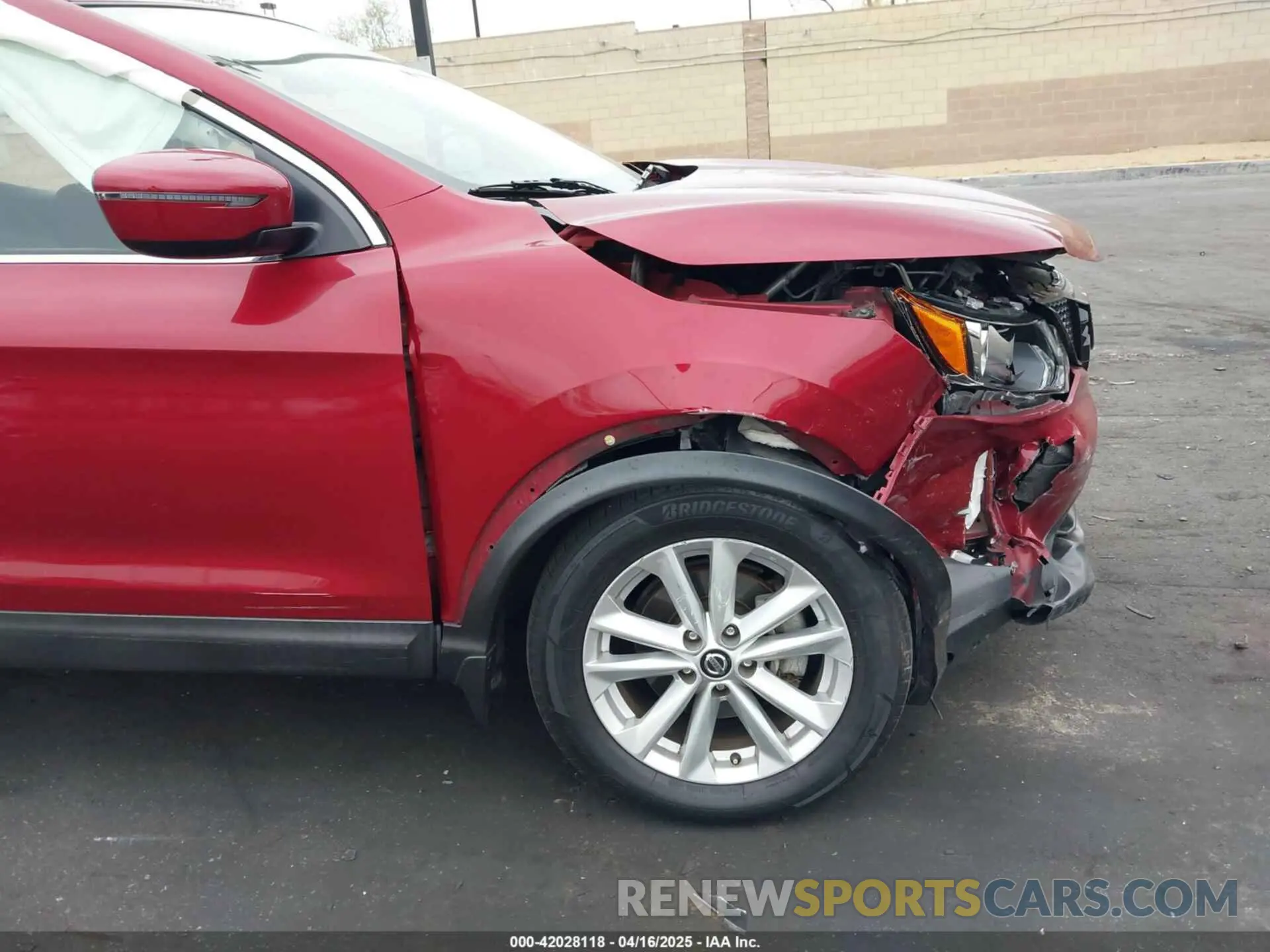 12 fotografías del automóvil dañado JN1BJ1CP0KW217135 NISSAN ROGUE SPORT 2019