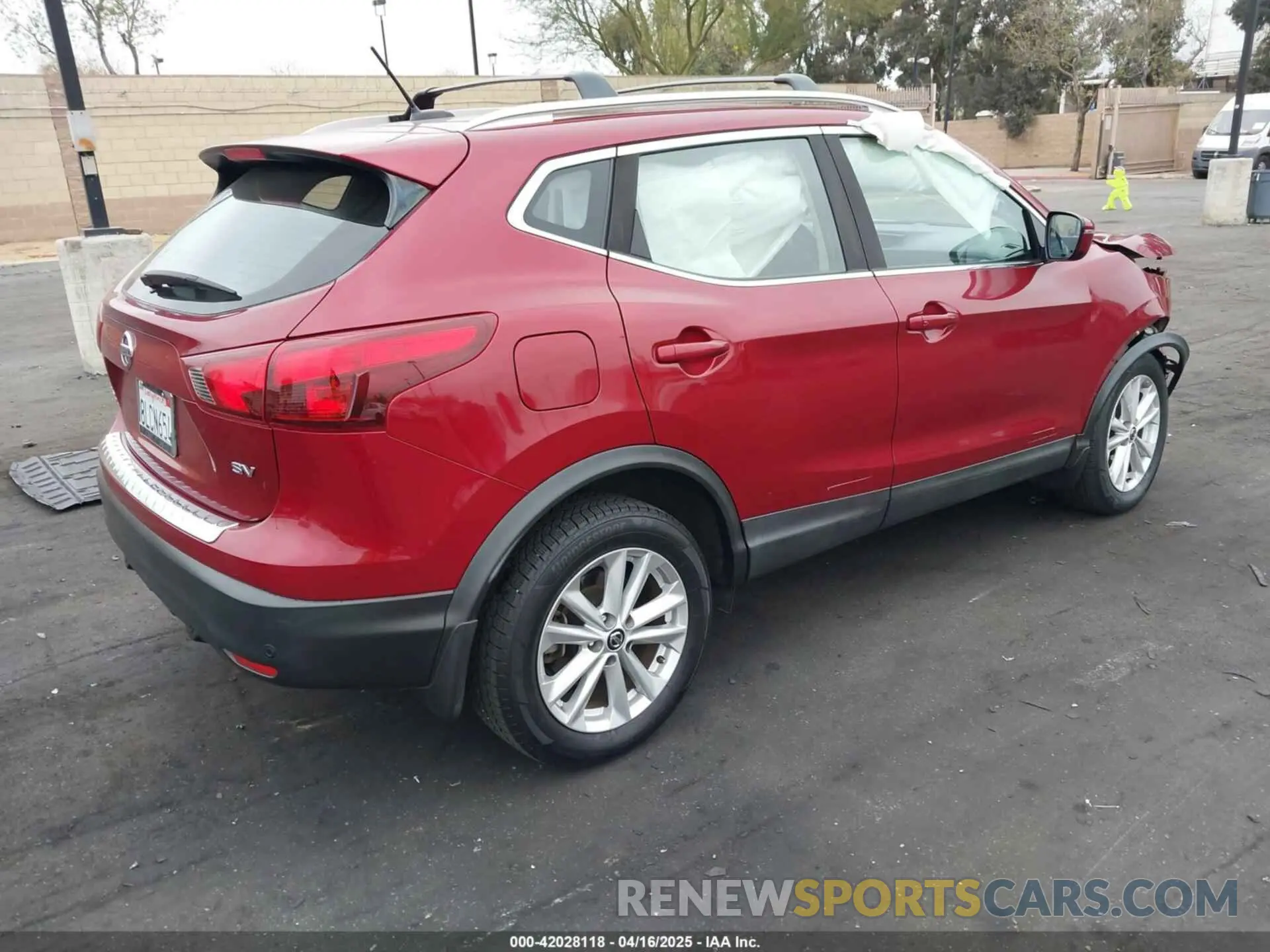 4 fotografías del automóvil dañado JN1BJ1CP0KW217135 NISSAN ROGUE SPORT 2019