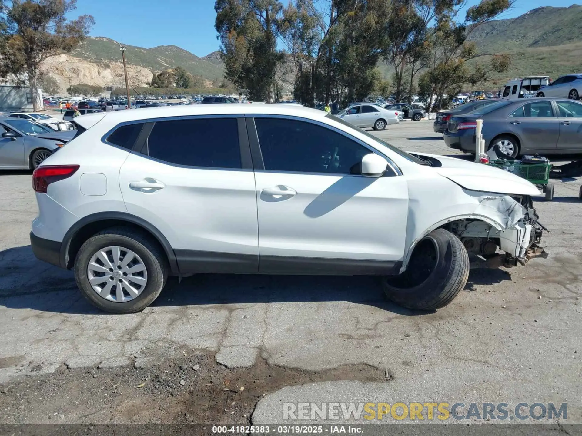 14 fotografías del automóvil dañado JN1BJ1CP0KW218558 NISSAN ROGUE SPORT 2019