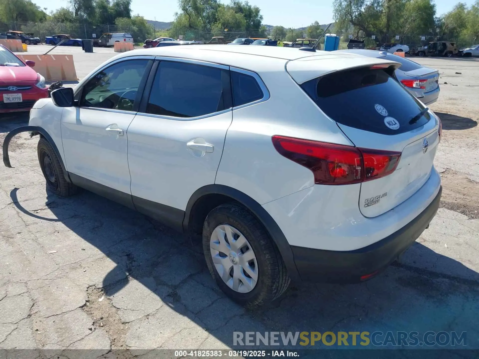 3 fotografías del automóvil dañado JN1BJ1CP0KW218558 NISSAN ROGUE SPORT 2019