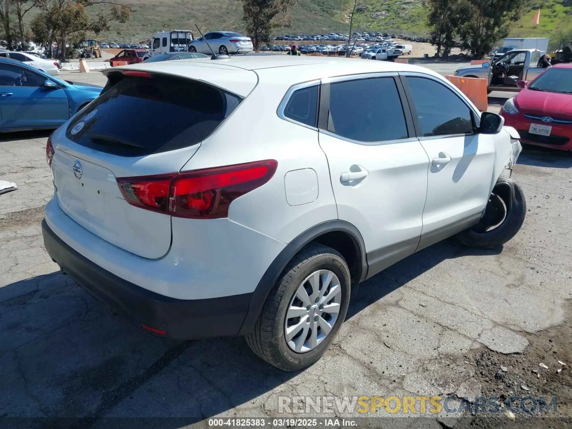 4 fotografías del automóvil dañado JN1BJ1CP0KW218558 NISSAN ROGUE SPORT 2019