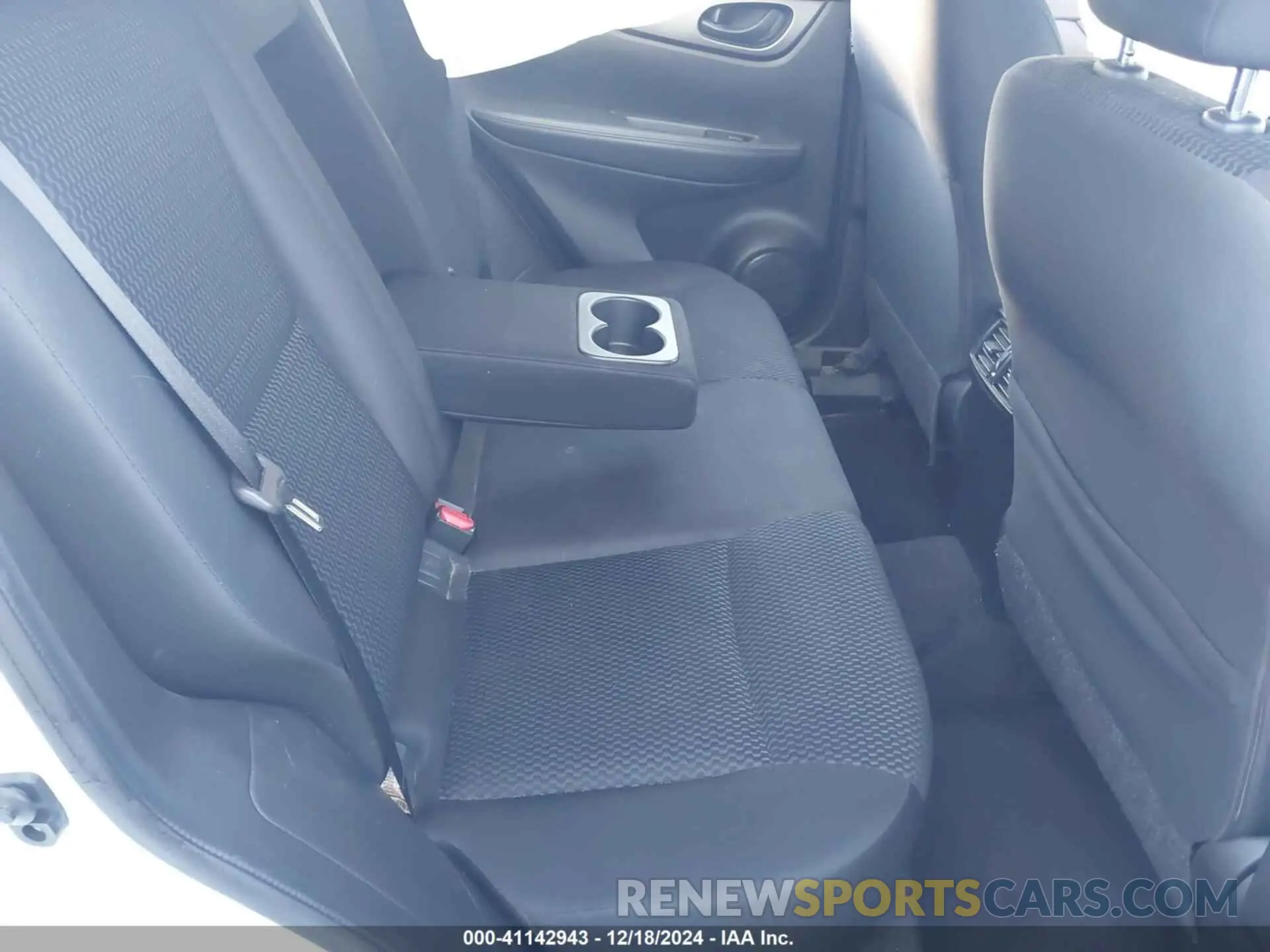 8 fotografías del automóvil dañado JN1BJ1CP0KW236090 NISSAN ROGUE SPORT 2019