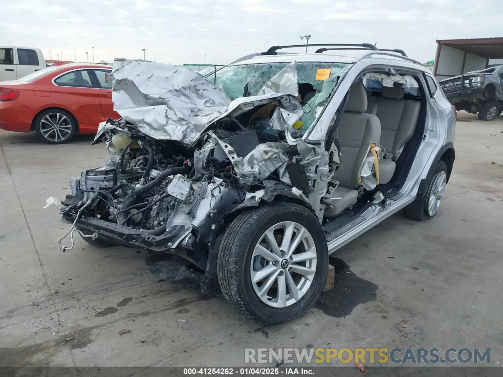 2 fotografías del automóvil dañado JN1BJ1CP1KW232758 NISSAN ROGUE SPORT 2019