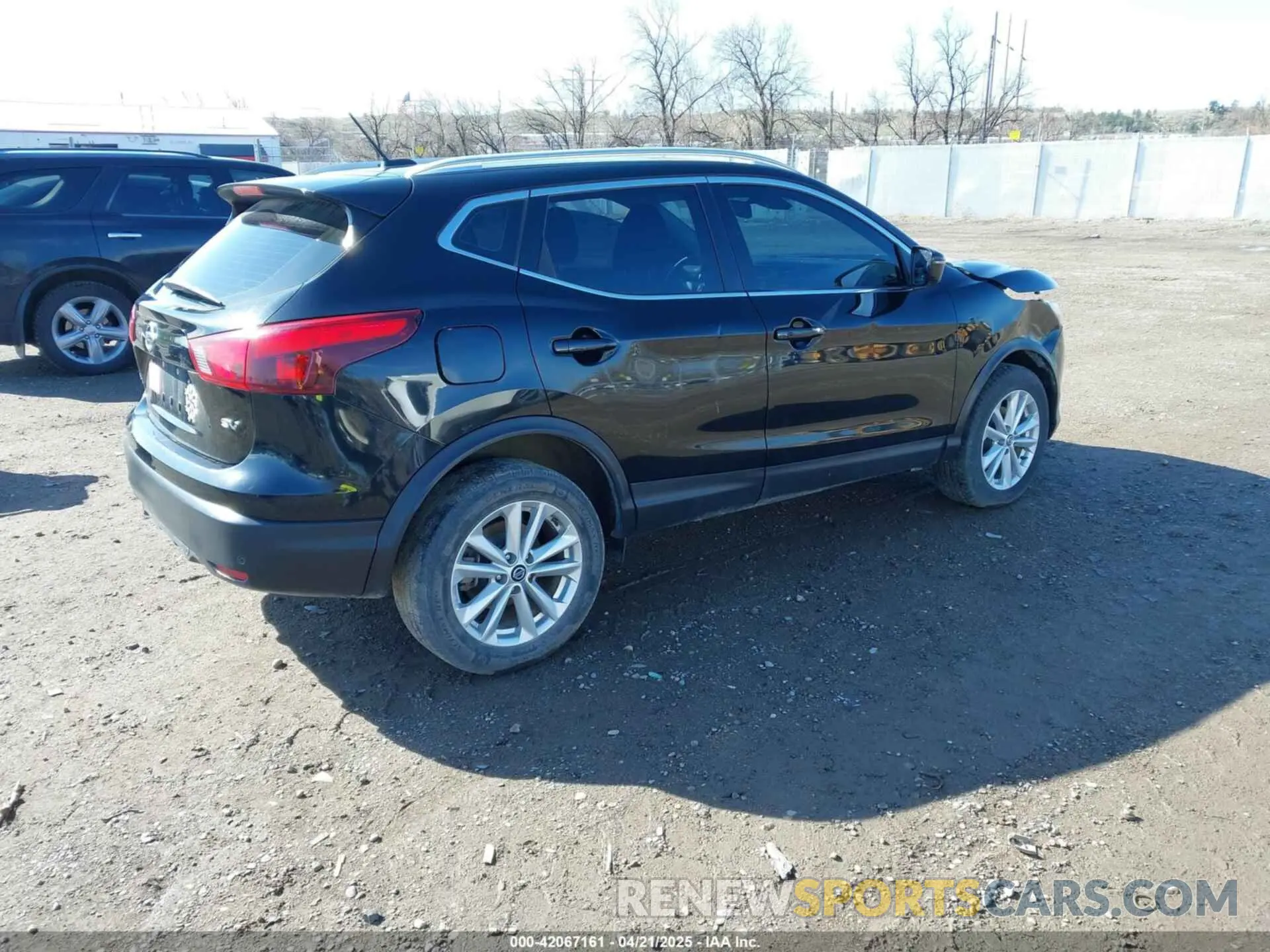 4 fotografías del automóvil dañado JN1BJ1CP1KW236552 NISSAN ROGUE SPORT 2019