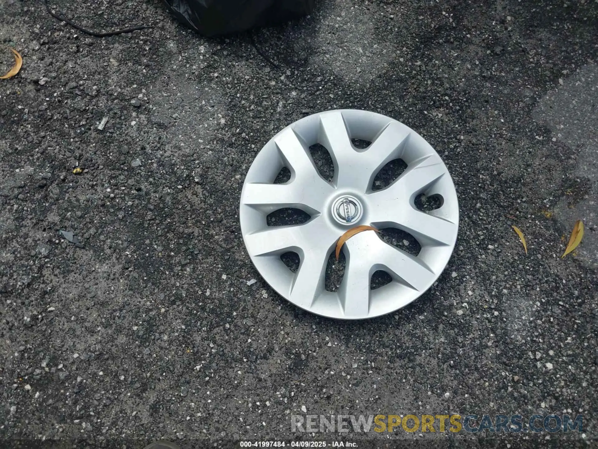 12 fotografías del automóvil dañado JN1BJ1CP2KW238844 NISSAN ROGUE SPORT 2019