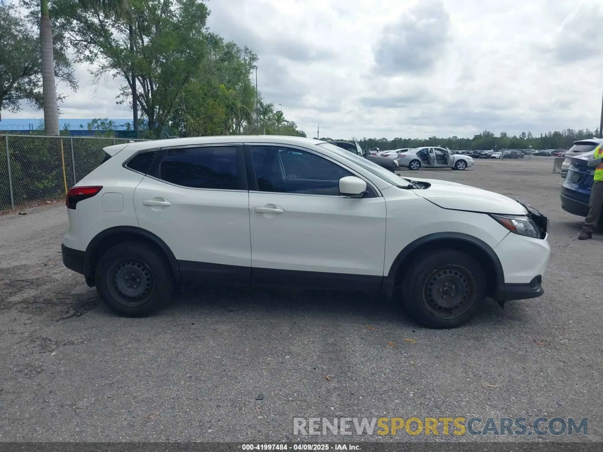14 fotografías del automóvil dañado JN1BJ1CP2KW238844 NISSAN ROGUE SPORT 2019