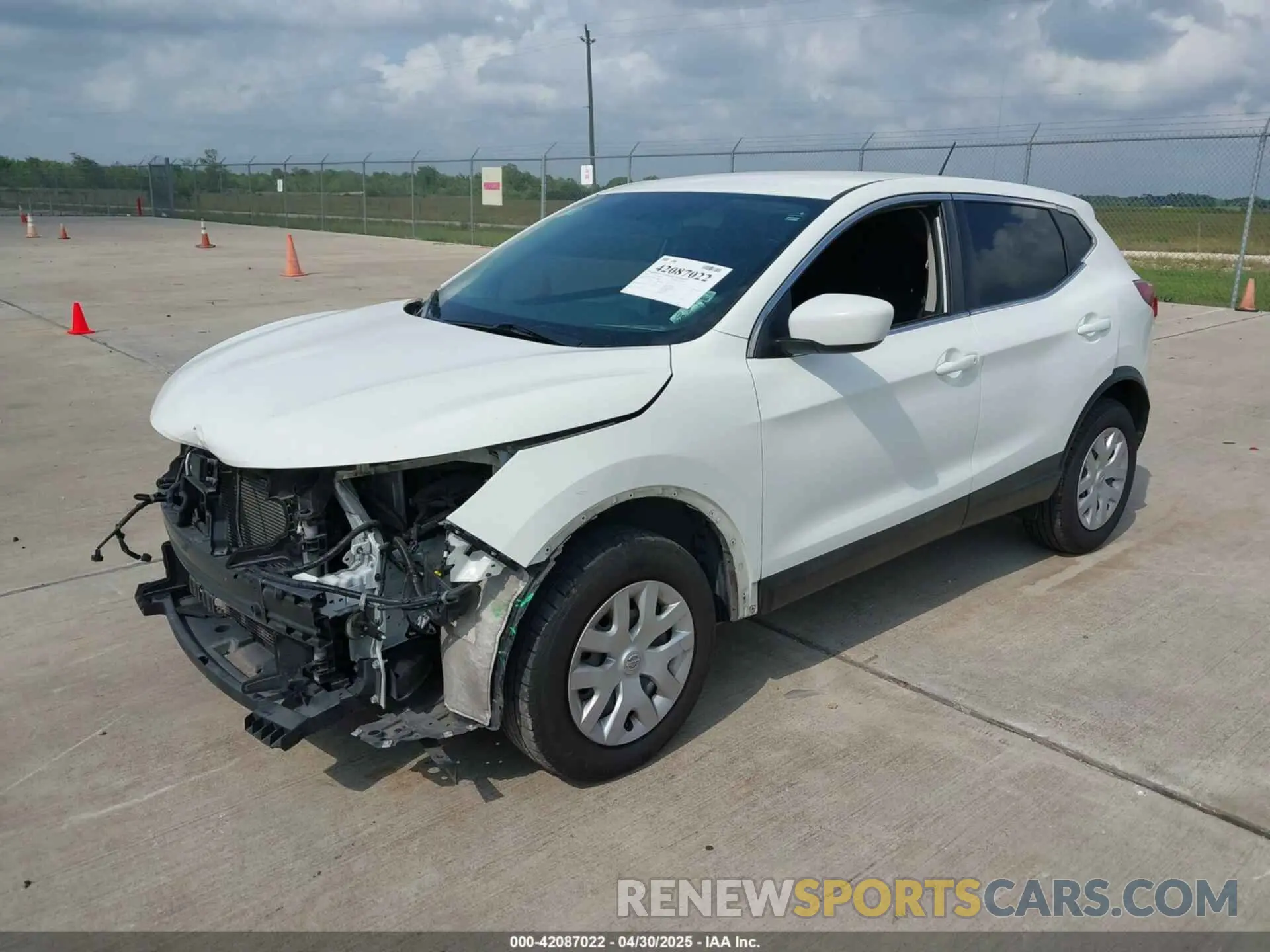 2 fotografías del automóvil dañado JN1BJ1CP4KW239090 NISSAN ROGUE SPORT 2019