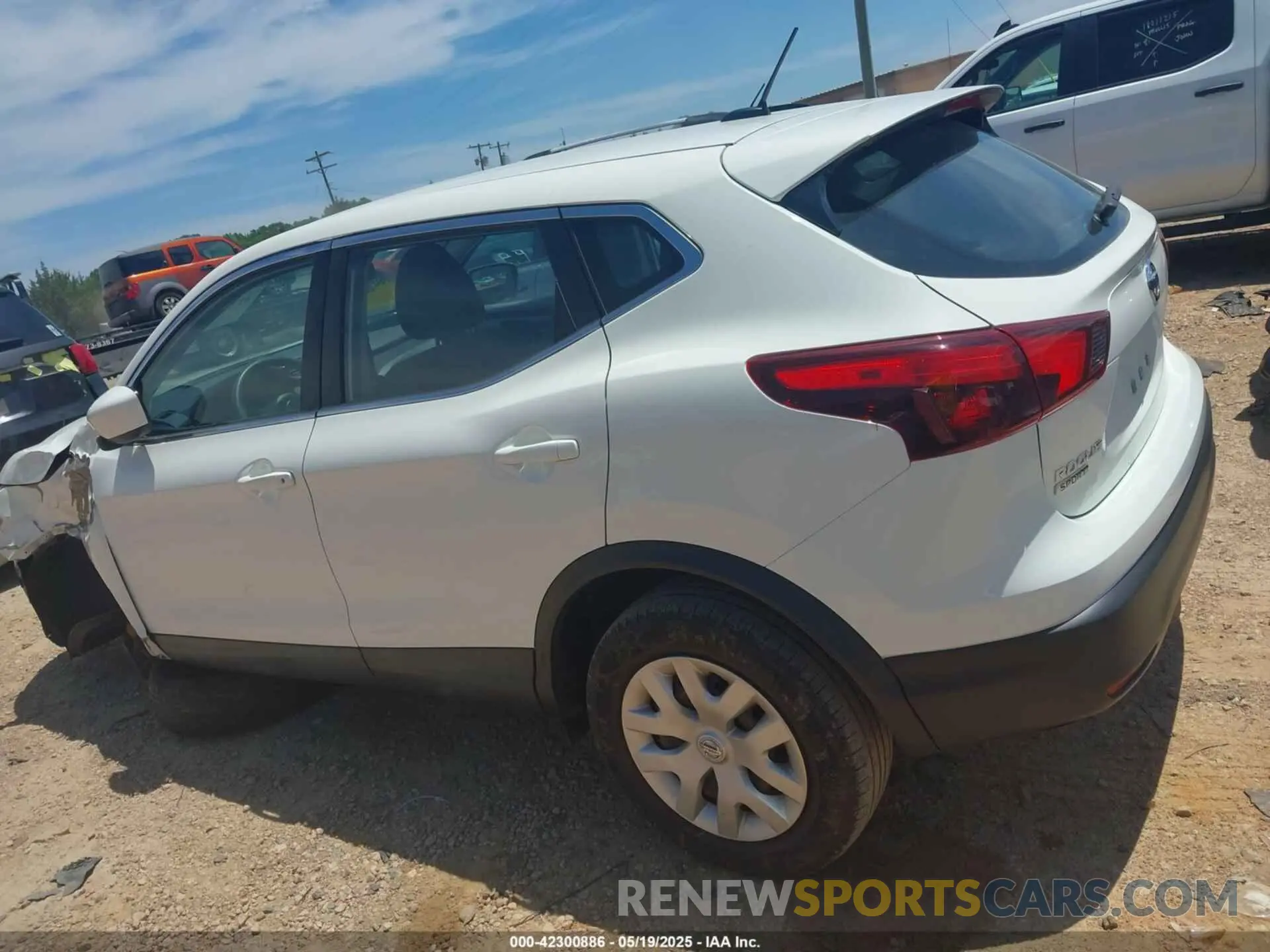 14 fotografías del automóvil dañado JN1BJ1CP5KW240376 NISSAN ROGUE SPORT 2019