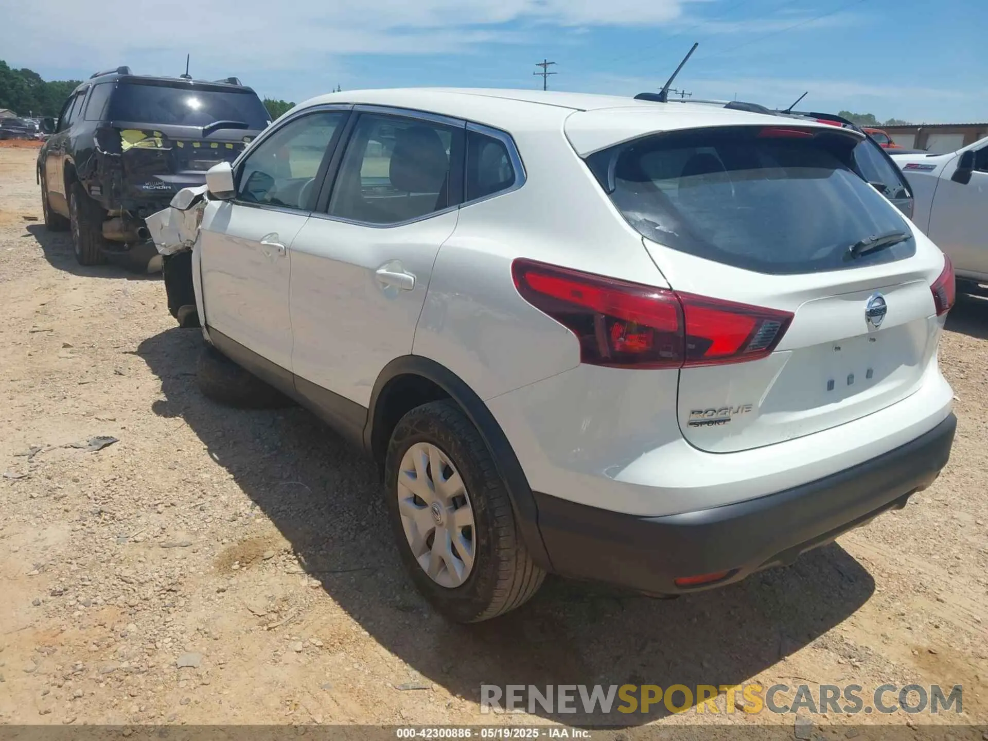 3 fotografías del automóvil dañado JN1BJ1CP5KW240376 NISSAN ROGUE SPORT 2019