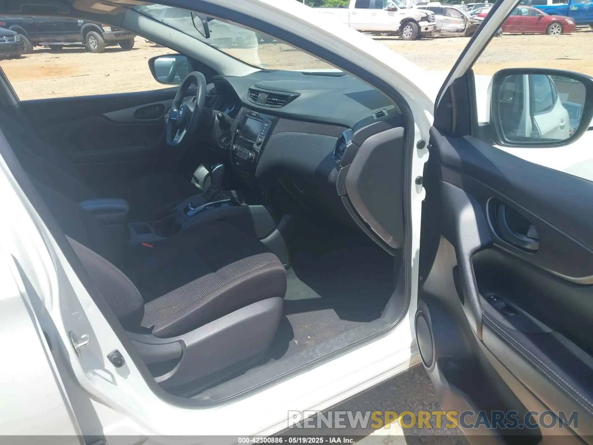5 fotografías del automóvil dañado JN1BJ1CP5KW240376 NISSAN ROGUE SPORT 2019