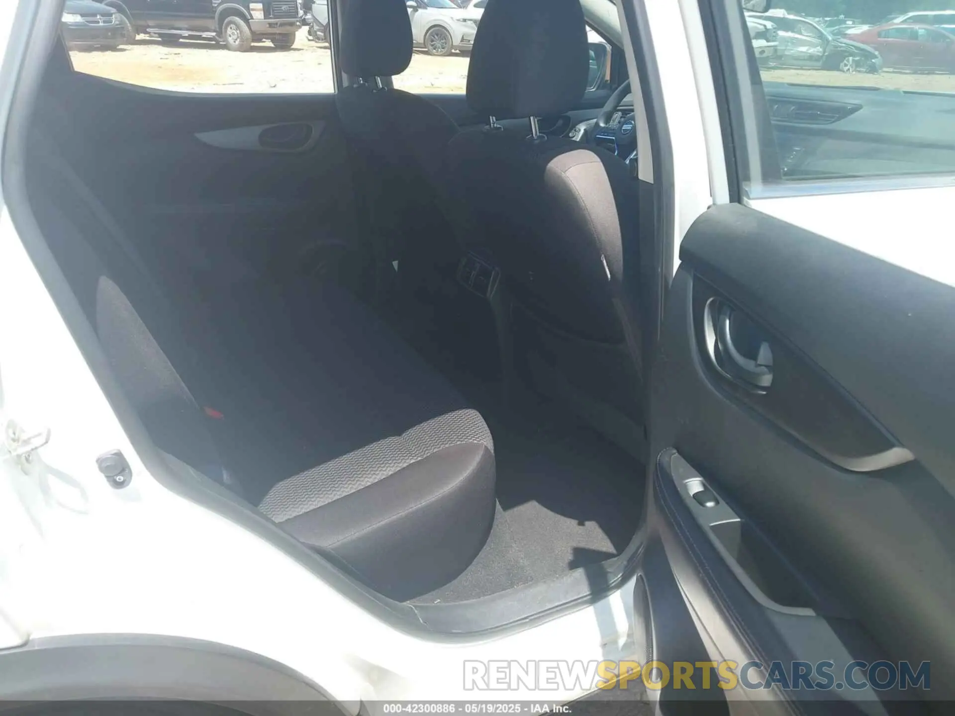 8 fotografías del automóvil dañado JN1BJ1CP5KW240376 NISSAN ROGUE SPORT 2019