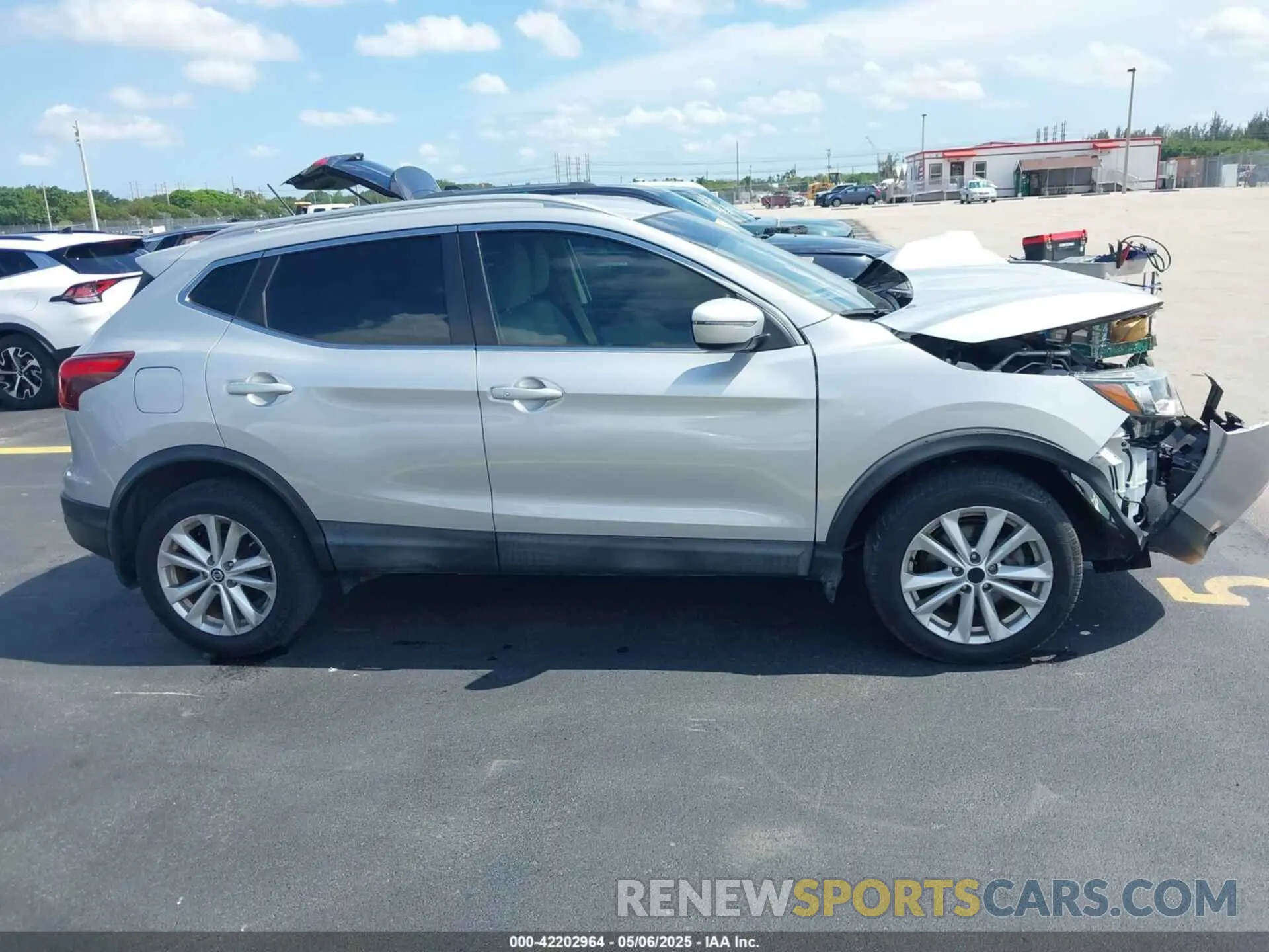 14 fotografías del automóvil dañado JN1BJ1CP5KW522596 NISSAN ROGUE SPORT 2019