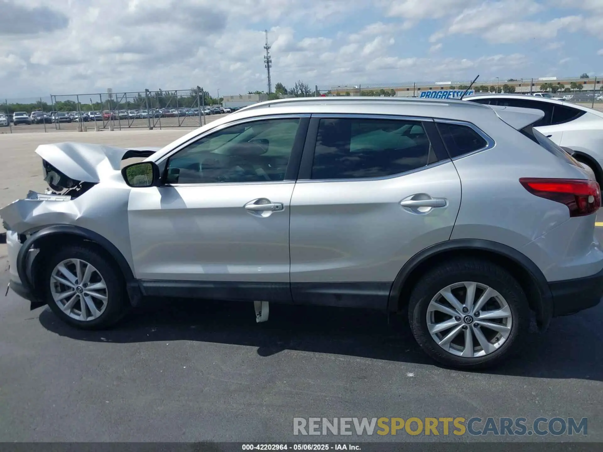 15 fotografías del automóvil dañado JN1BJ1CP5KW522596 NISSAN ROGUE SPORT 2019