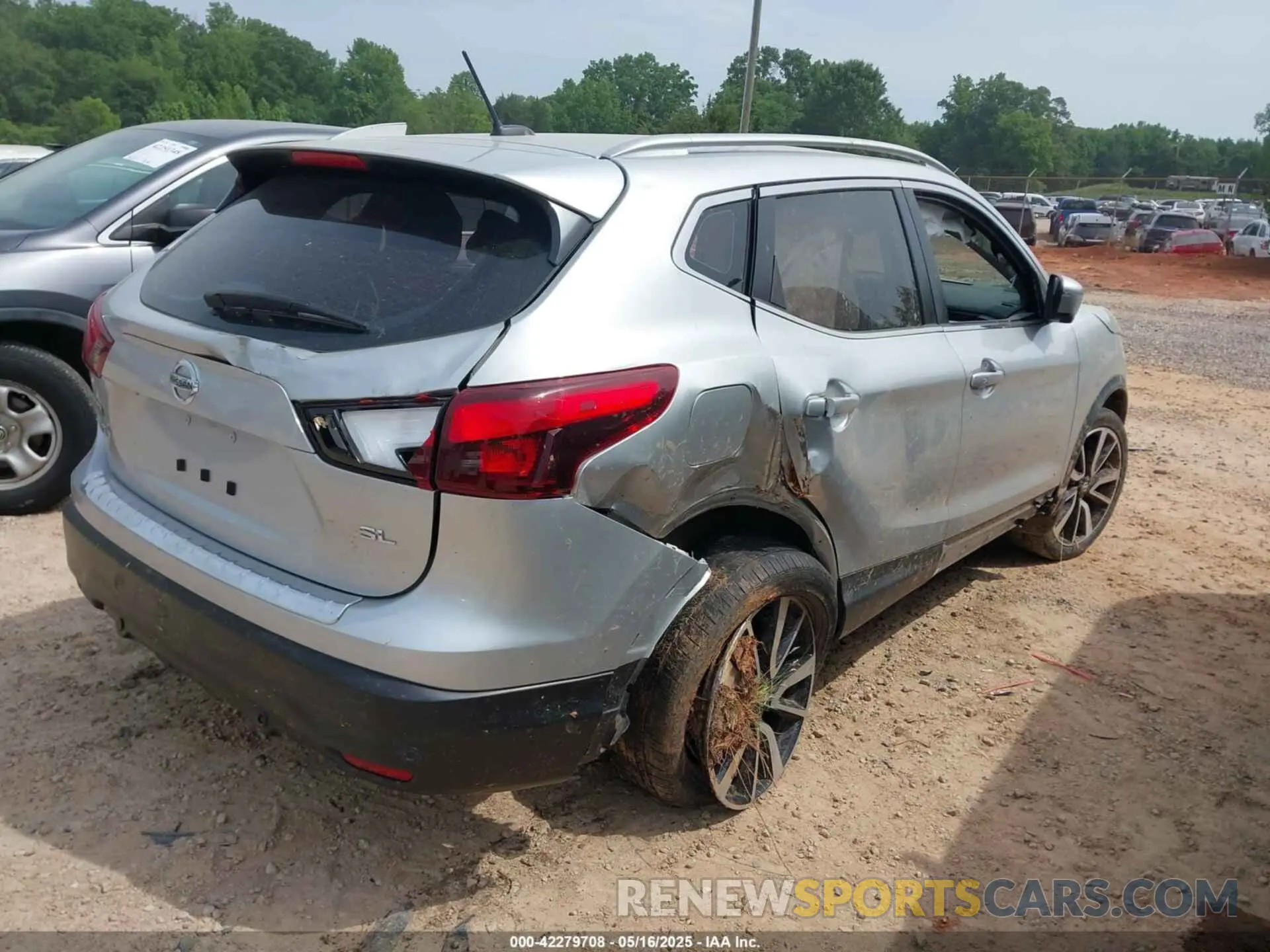 4 fotografías del automóvil dañado JN1BJ1CP5KW528298 NISSAN ROGUE SPORT 2019