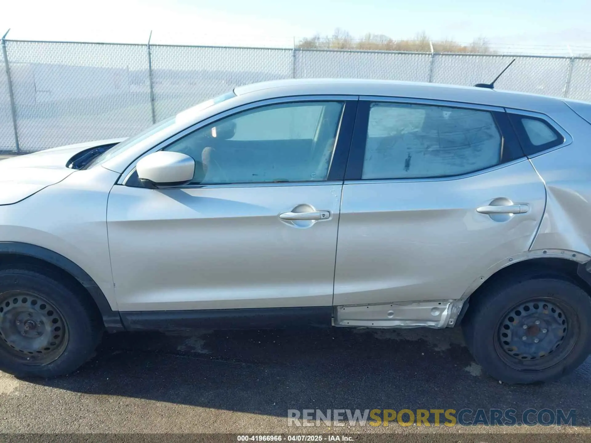 15 fotografías del automóvil dañado JN1BJ1CP6KW211405 NISSAN ROGUE SPORT 2019