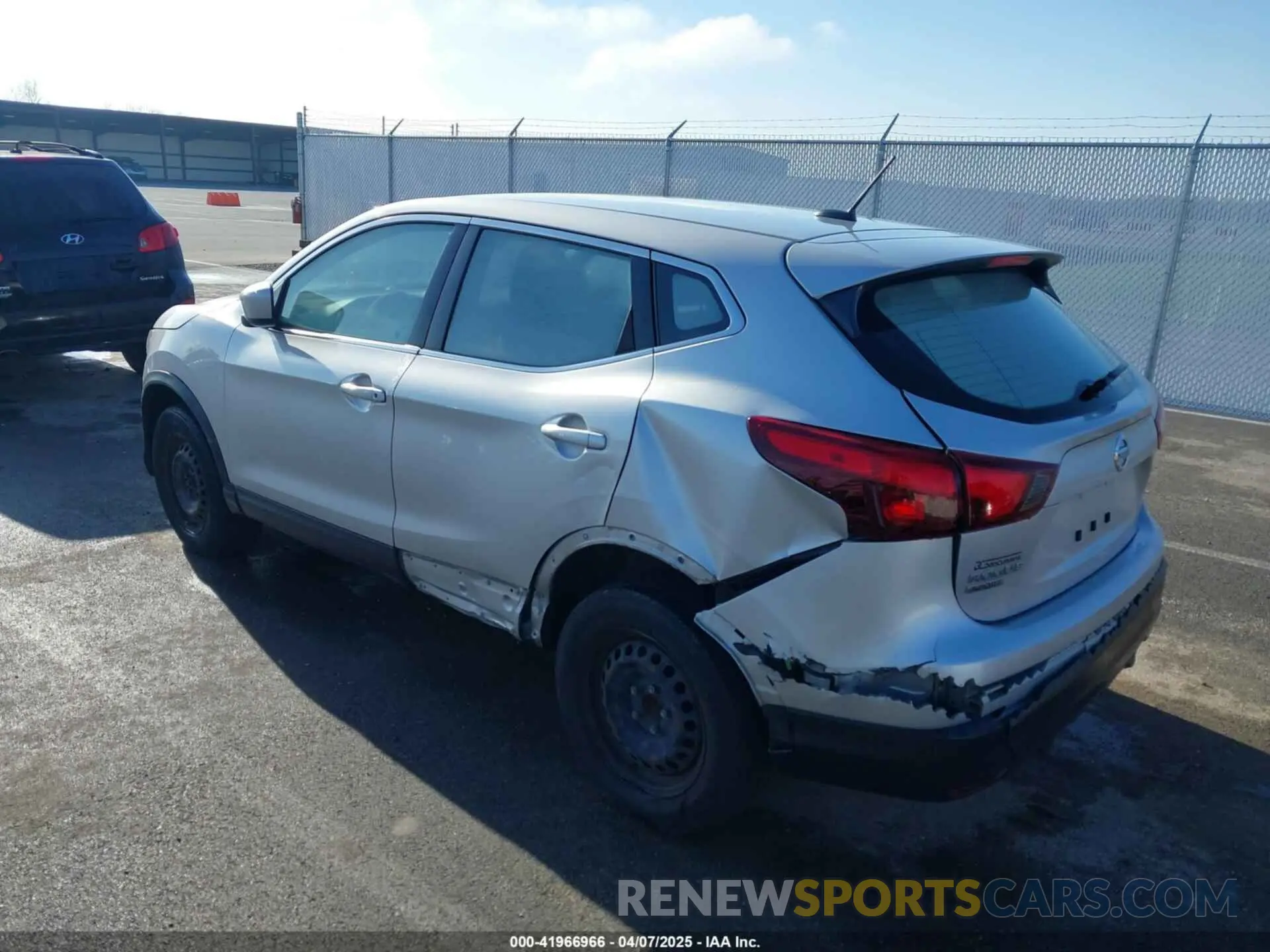 3 fotografías del automóvil dañado JN1BJ1CP6KW211405 NISSAN ROGUE SPORT 2019