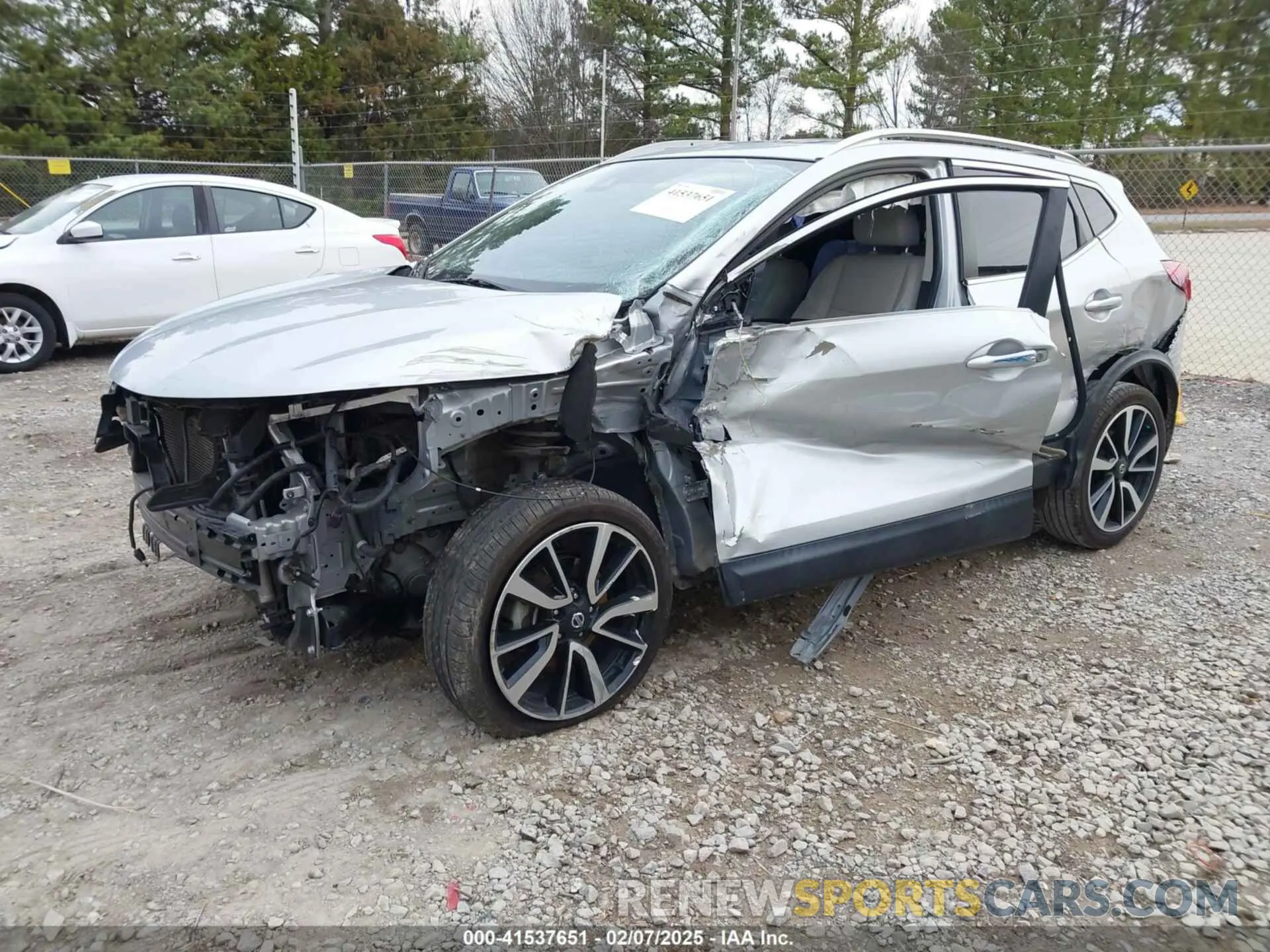 2 fotografías del automóvil dañado JN1BJ1CP6KW526950 NISSAN ROGUE SPORT 2019