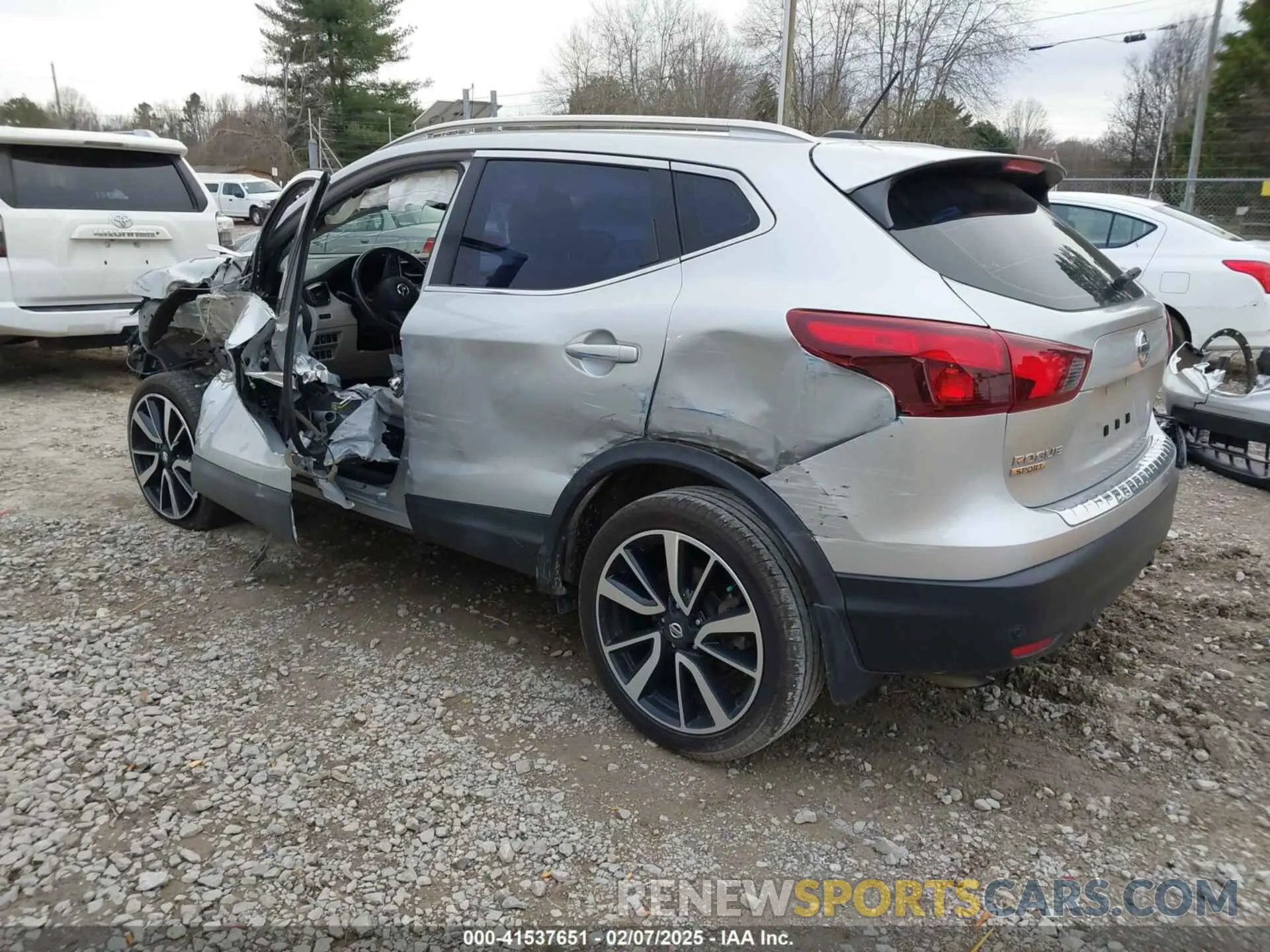 3 fotografías del automóvil dañado JN1BJ1CP6KW526950 NISSAN ROGUE SPORT 2019