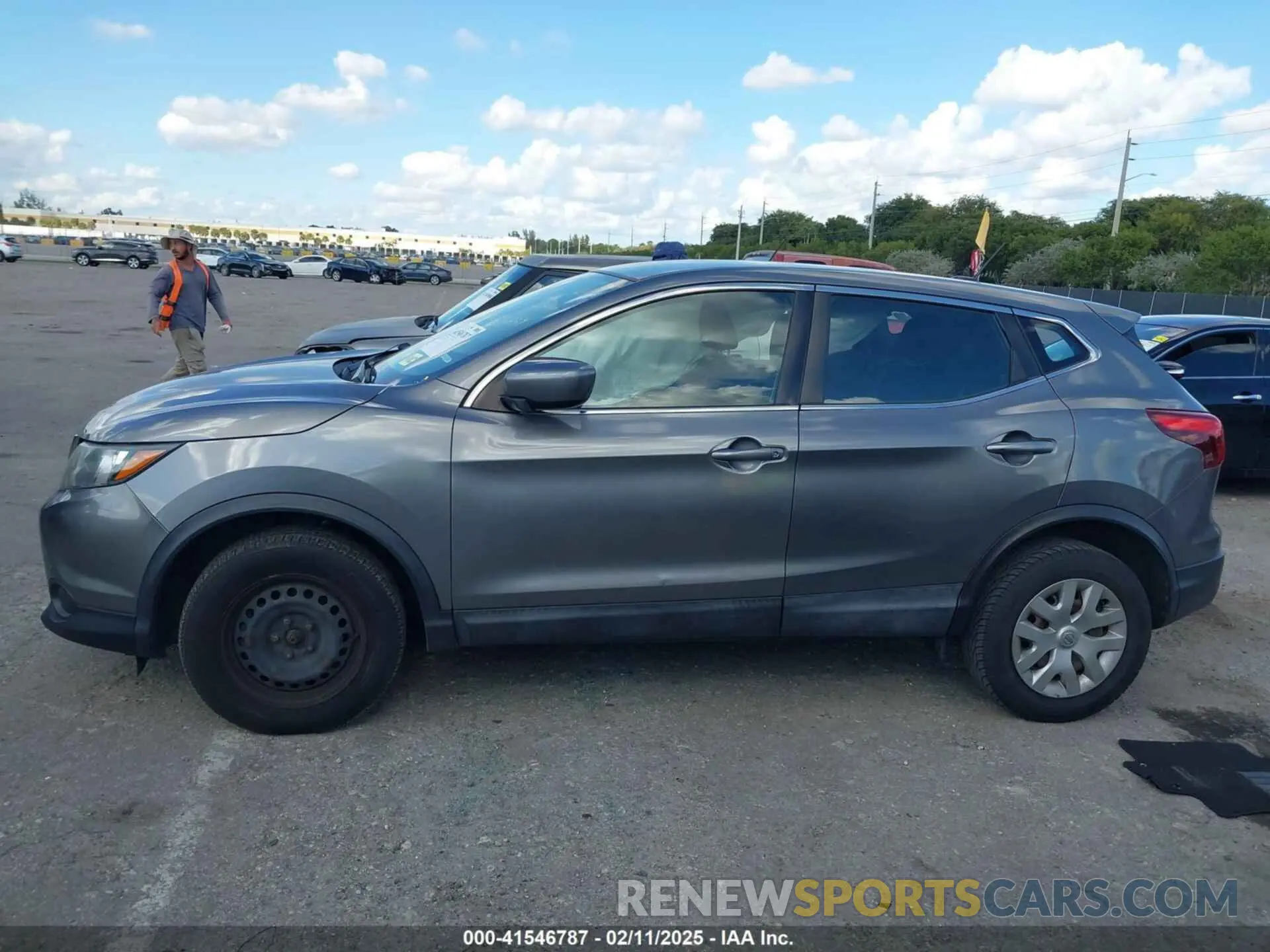 14 fotografías del automóvil dañado JN1BJ1CR1KW333834 NISSAN ROGUE SPORT 2019