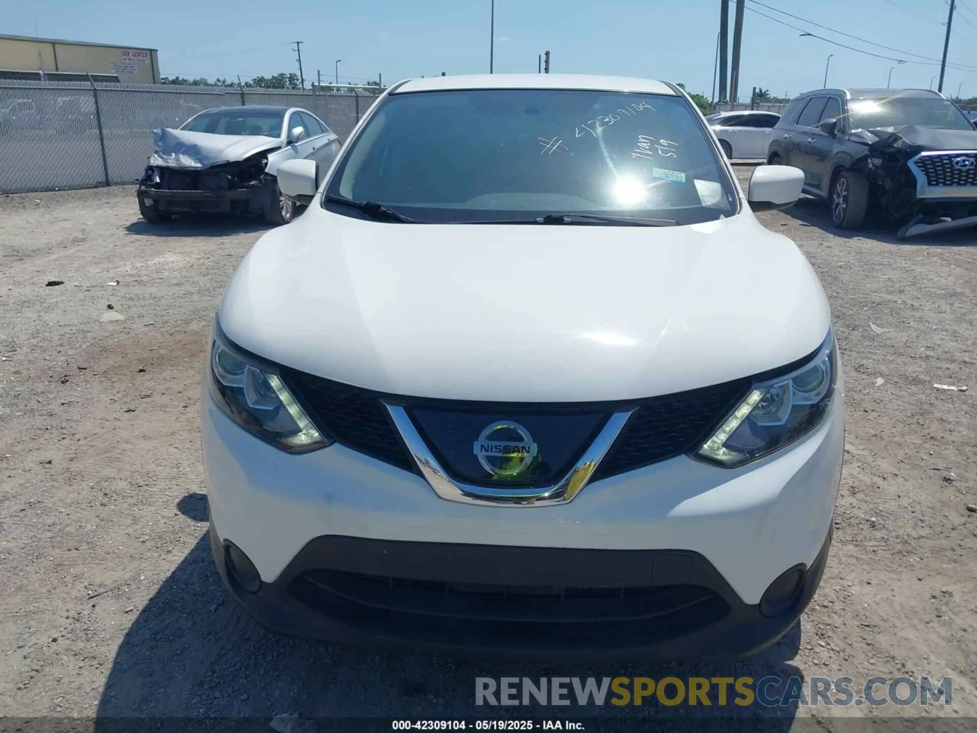 12 fotografías del automóvil dañado JN1BJ1CR6KW330198 NISSAN ROGUE SPORT 2019