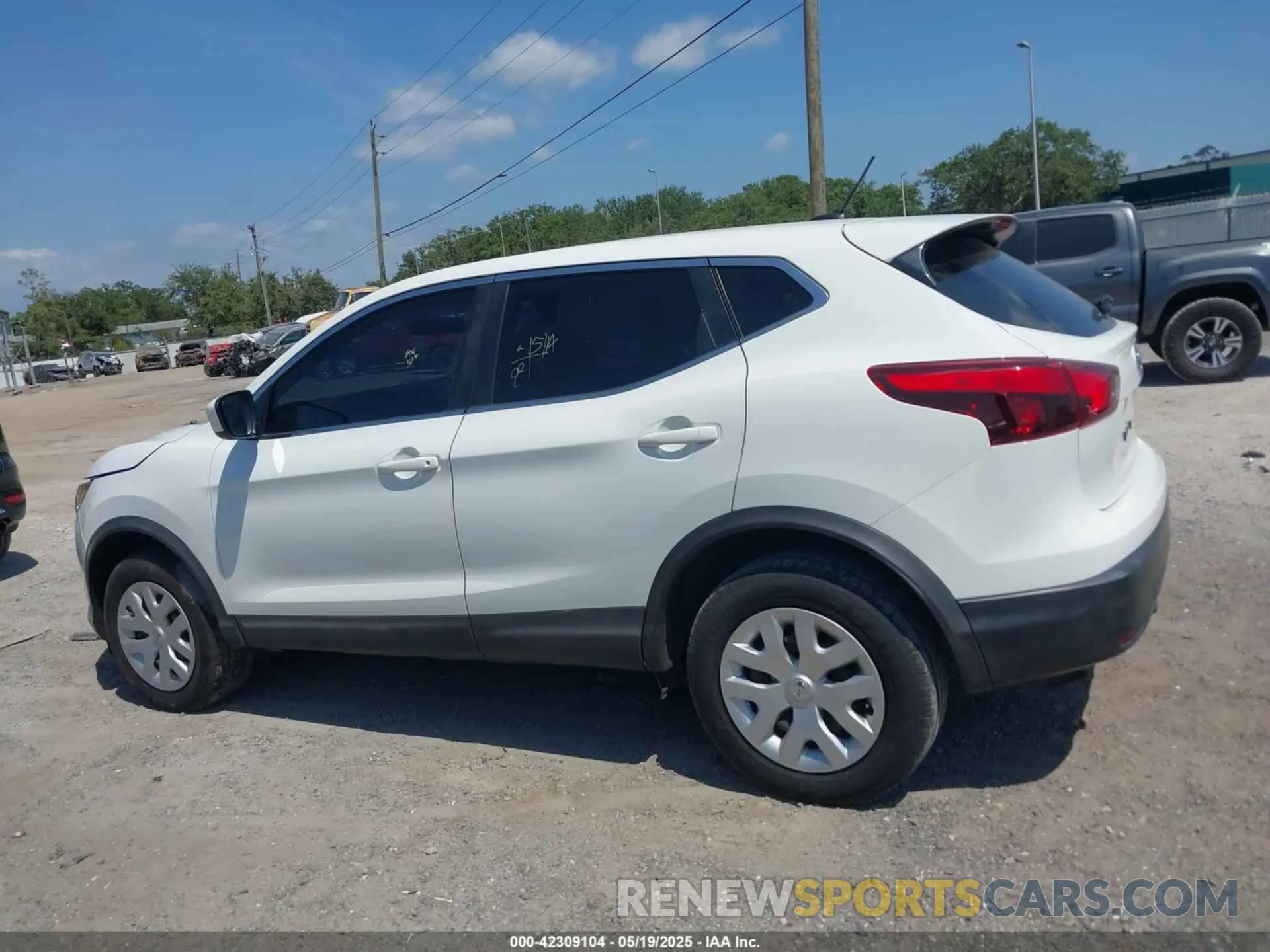 14 fotografías del automóvil dañado JN1BJ1CR6KW330198 NISSAN ROGUE SPORT 2019