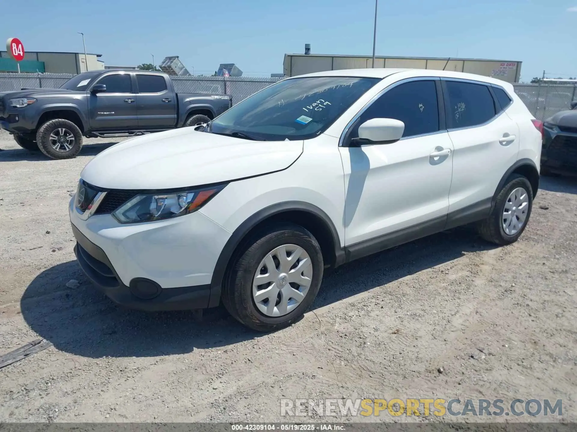 2 fotografías del automóvil dañado JN1BJ1CR6KW330198 NISSAN ROGUE SPORT 2019