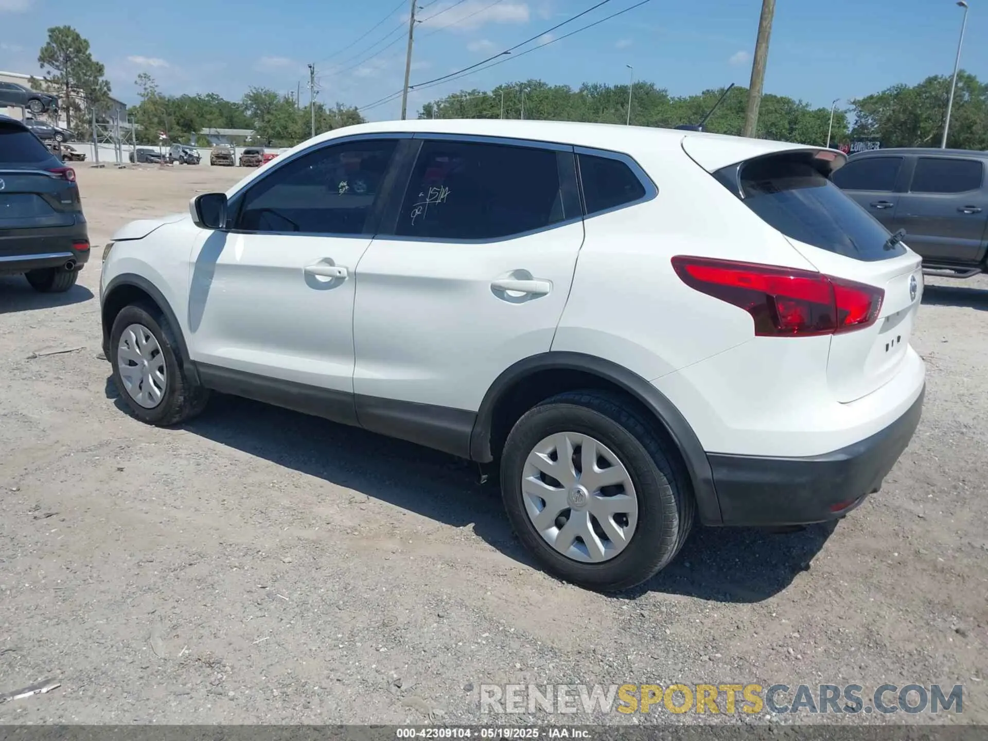 3 fotografías del automóvil dañado JN1BJ1CR6KW330198 NISSAN ROGUE SPORT 2019