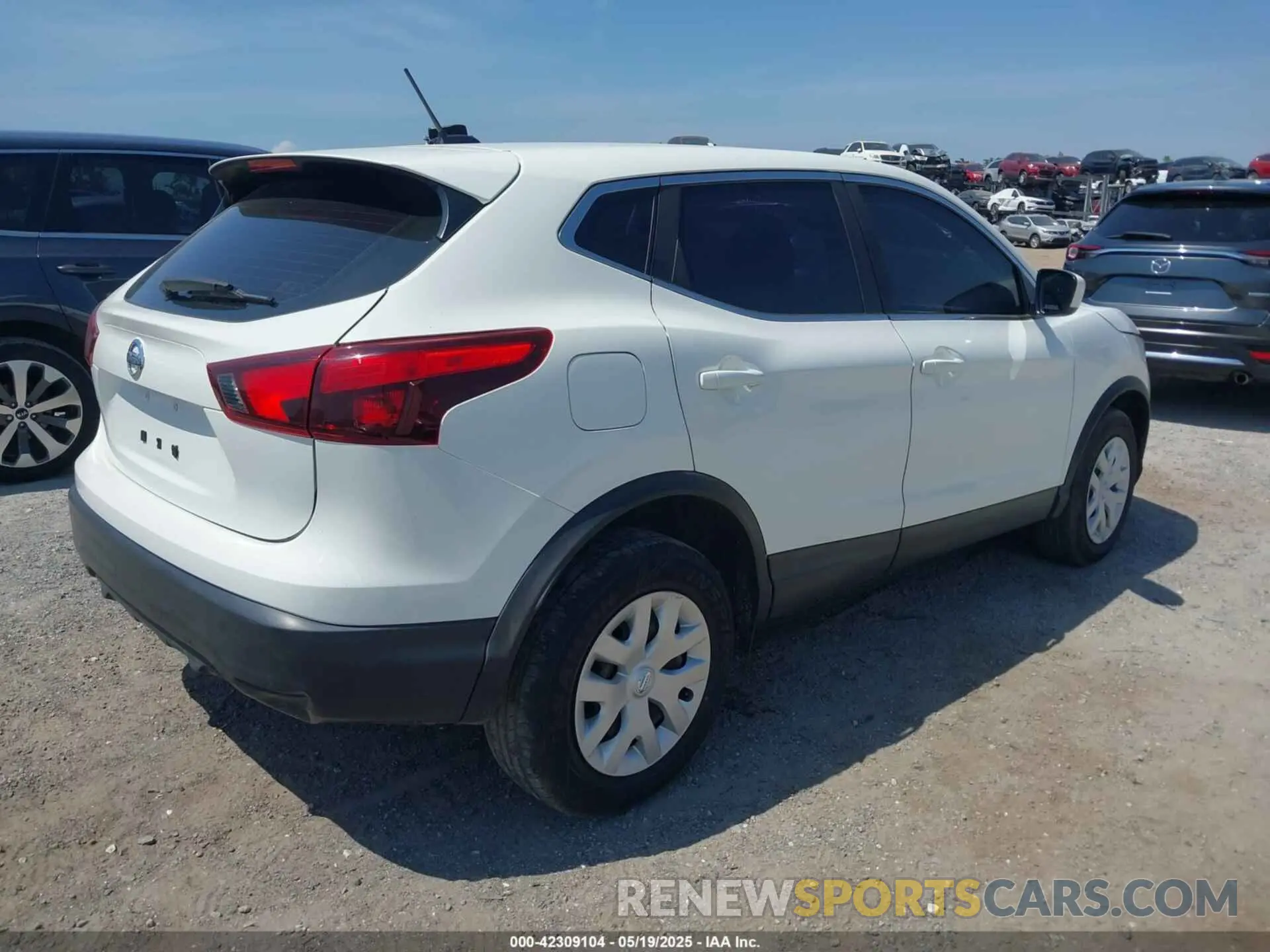 4 fotografías del automóvil dañado JN1BJ1CR6KW330198 NISSAN ROGUE SPORT 2019