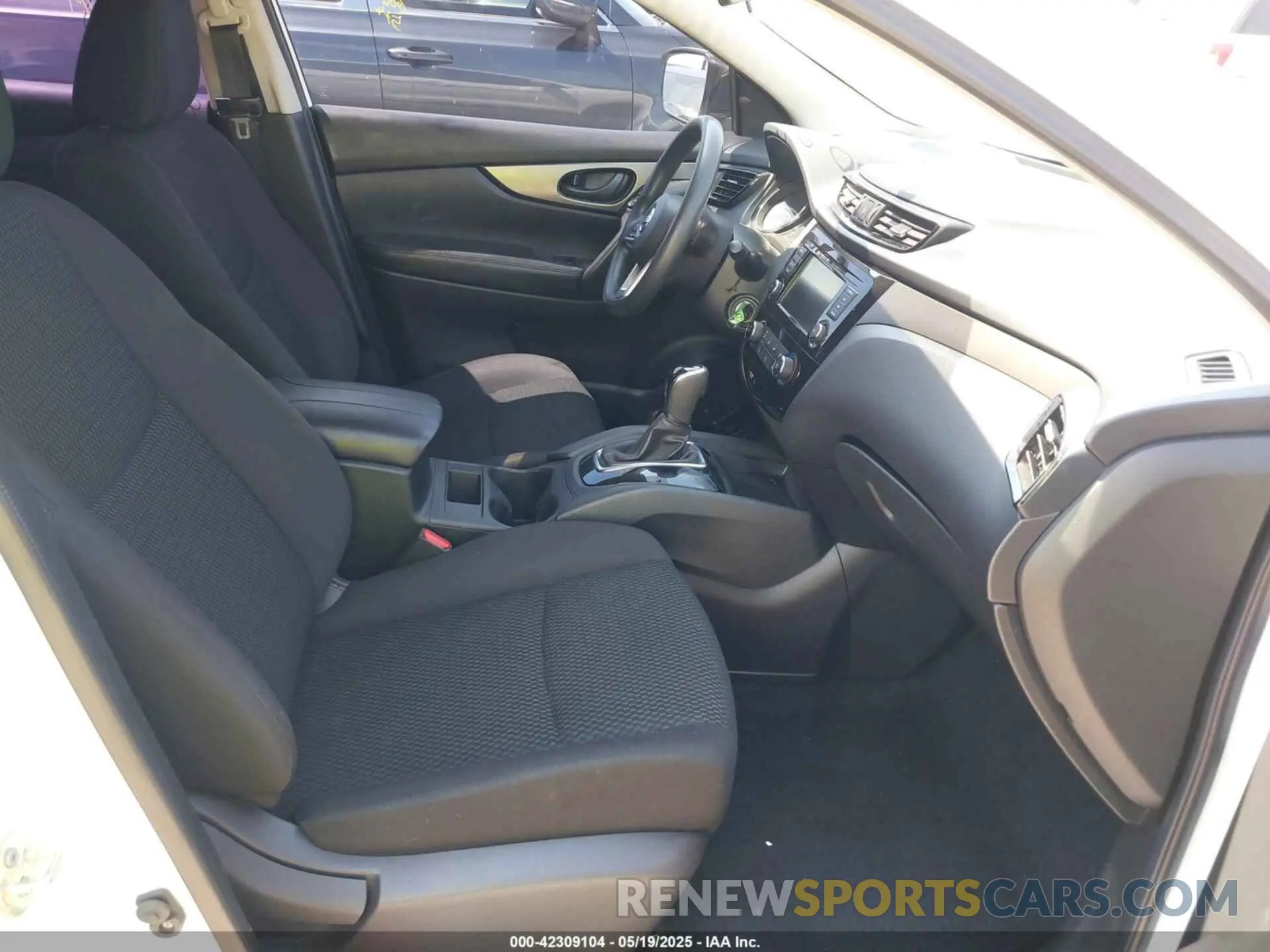 5 fotografías del automóvil dañado JN1BJ1CR6KW330198 NISSAN ROGUE SPORT 2019