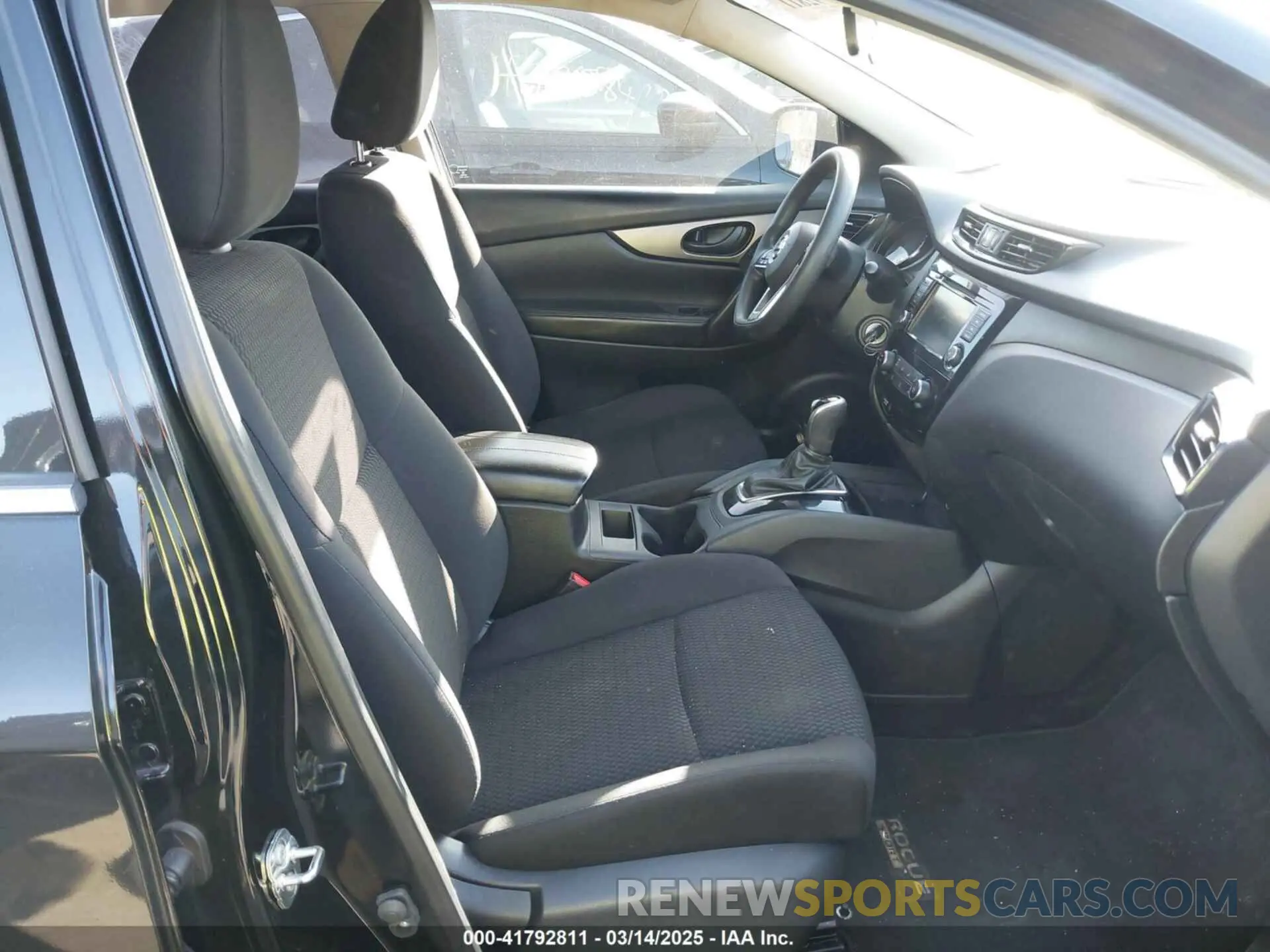 5 fotografías del automóvil dañado JN1BJ1CR7KW311109 NISSAN ROGUE SPORT 2019