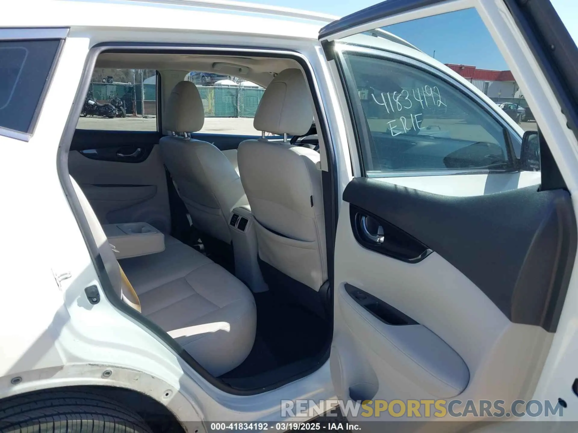8 fotografías del automóvil dañado JN1BJ1CR9KW631192 NISSAN ROGUE SPORT 2019