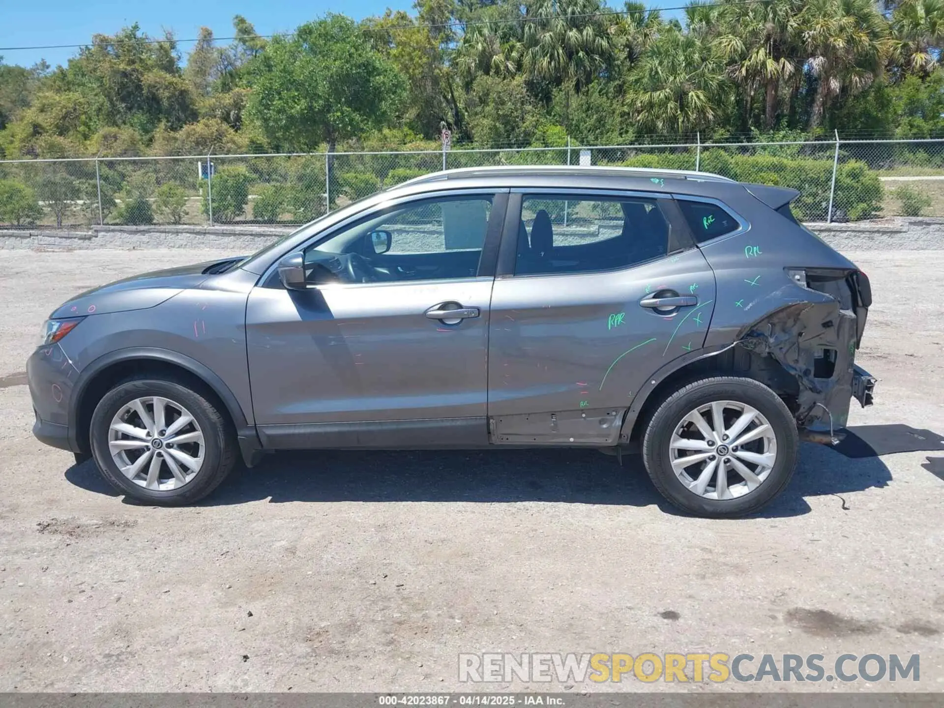 14 fotografías del automóvil dañado JN1BJ1CRXKW621514 NISSAN ROGUE SPORT 2019