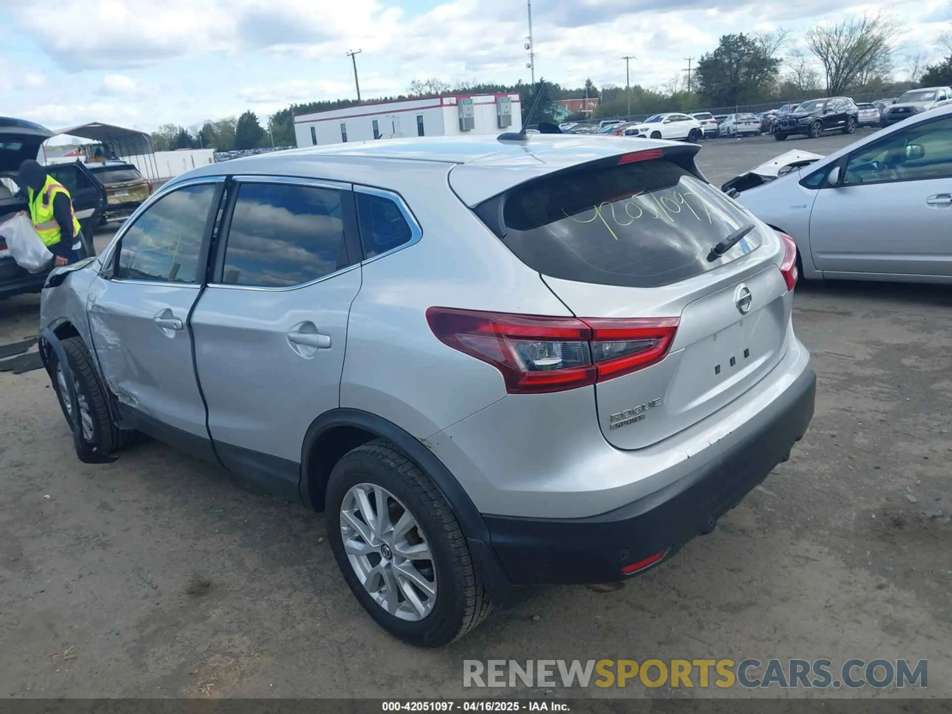 3 fotografías del automóvil dañado JN1BJ1CV3LW252848 NISSAN ROGUE SPORT 2020