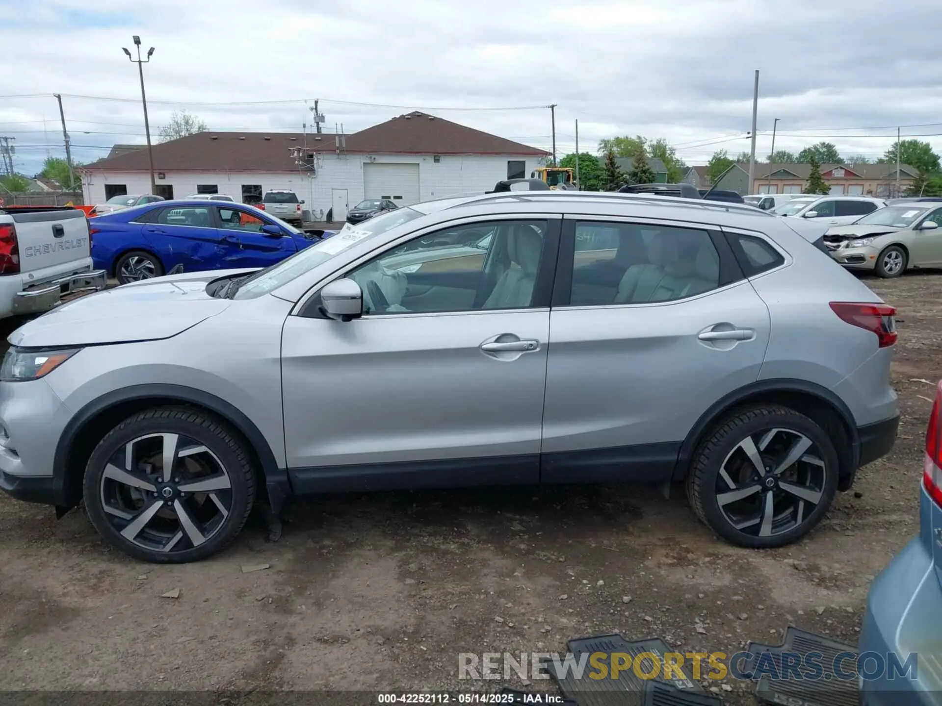 14 fotografías del automóvil dañado JN1BJ1CW5LW373325 NISSAN ROGUE SPORT 2020