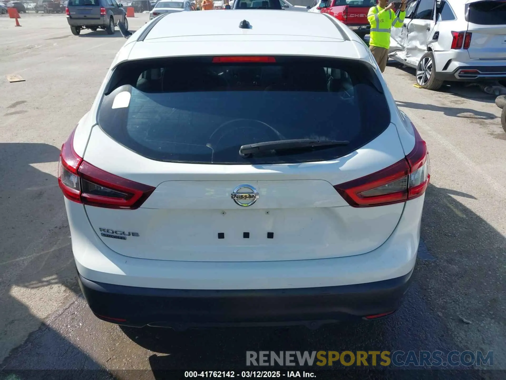 16 fotografías del automóvil dañado JN1BJ1AV0MW301315 NISSAN ROGUE SPORT 2021